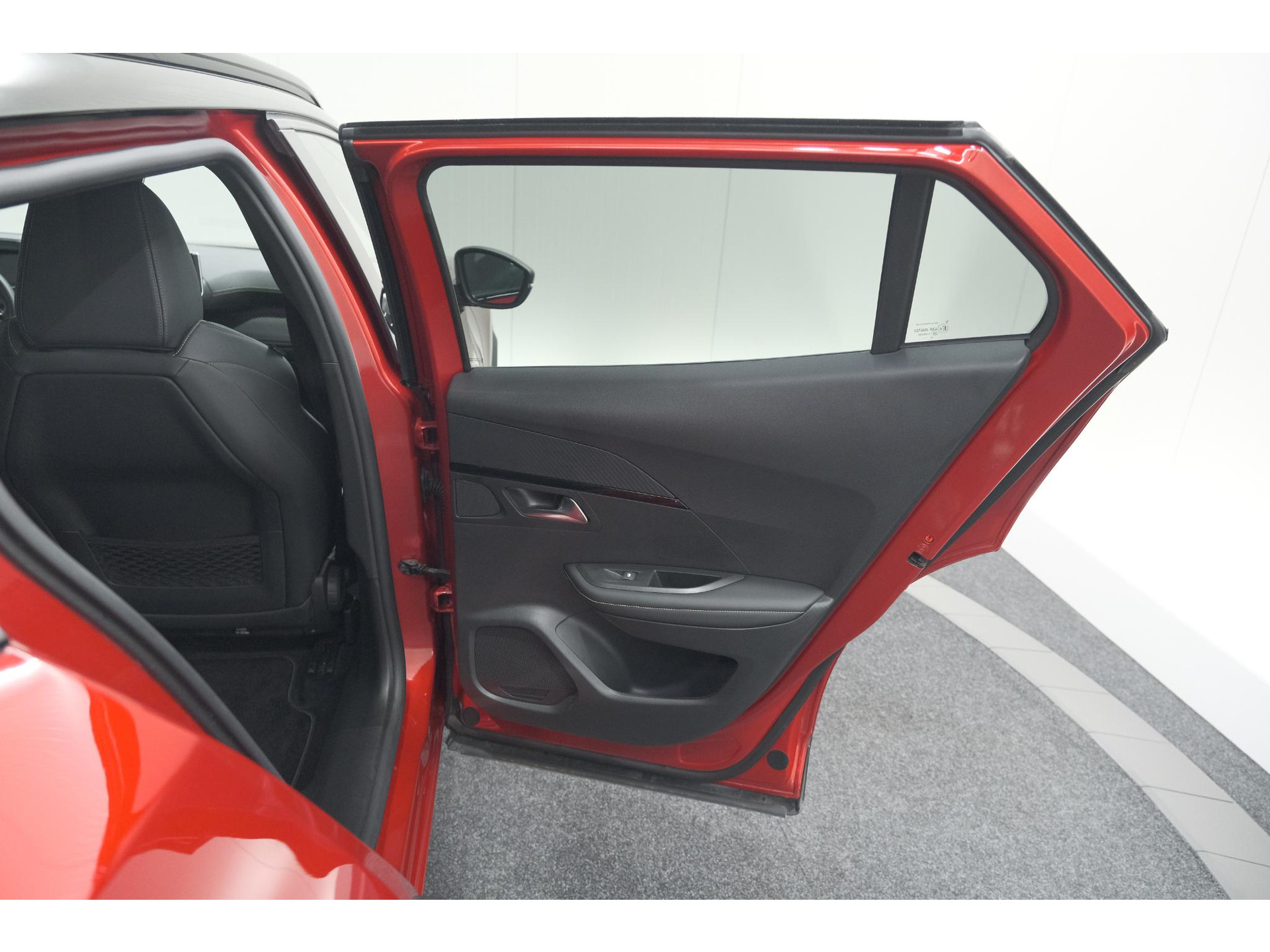 Peugeot 2008 PureTech 130 GT Pack | Panoramadak | Camera | Adaptieve Cruise Control | Stoelverwarming