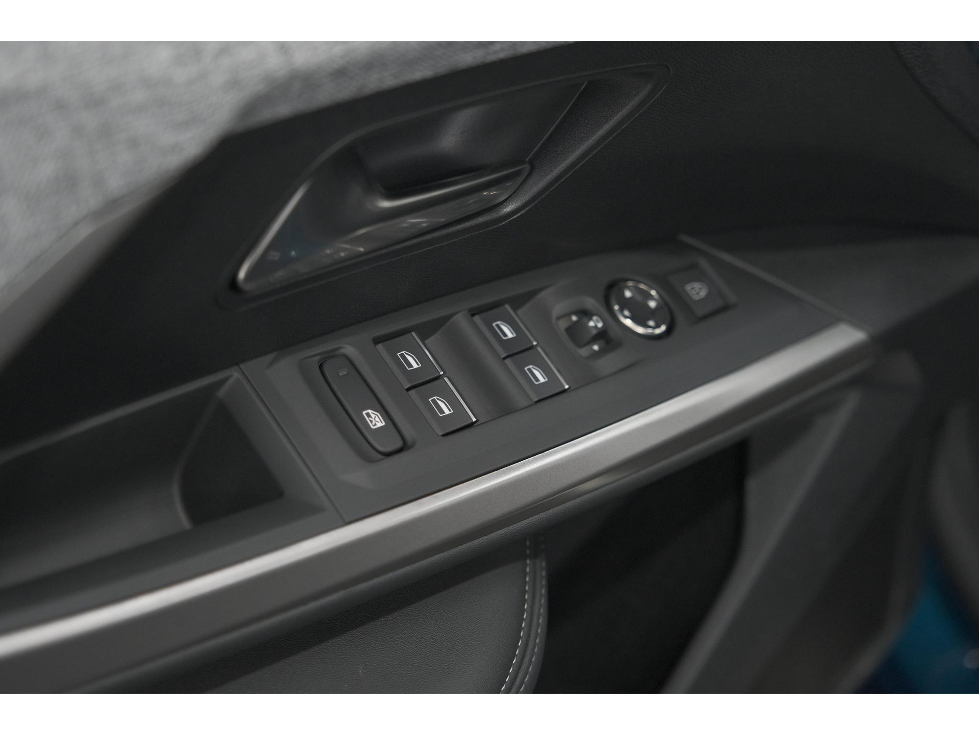 Peugeot 3008 1.2 Hybrid 136 GT | Panoramdak | 360 Camera | Stoelverwarming | Elektrische Kofferklep | Allseason Banden