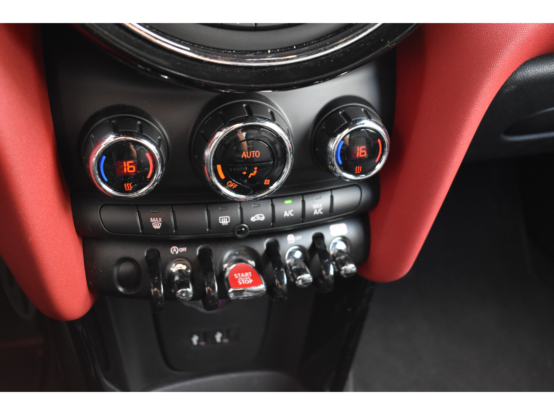 MINI 3-Deurs 2.0 John Cooper Works Chili 232pk Leer Navi Automaat