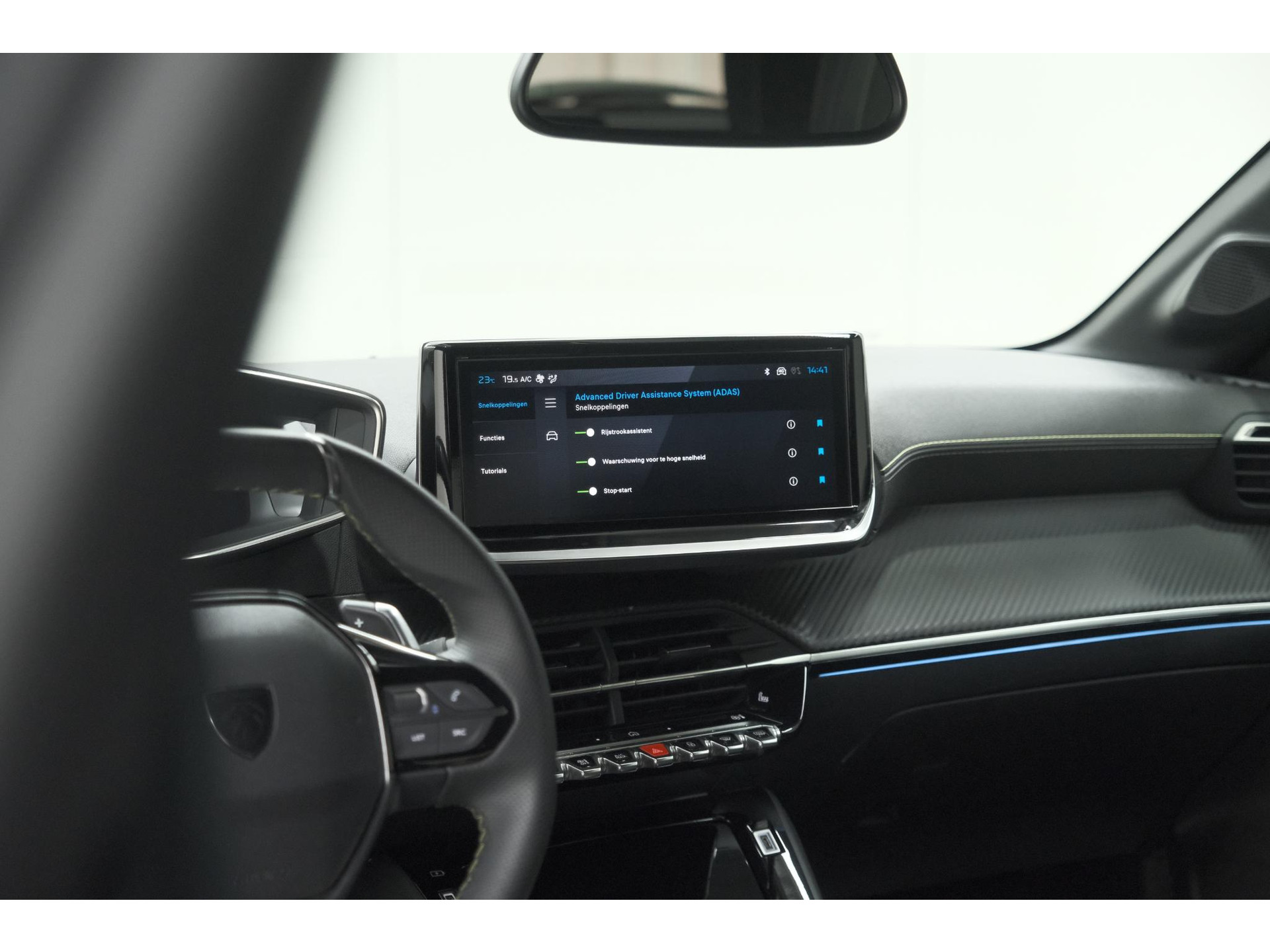 Peugeot 208 1.2 Hybrid 145 e-DCS6 GT | Alcantara Pakket | Camera | Apple Carplay | Stoelverwarming