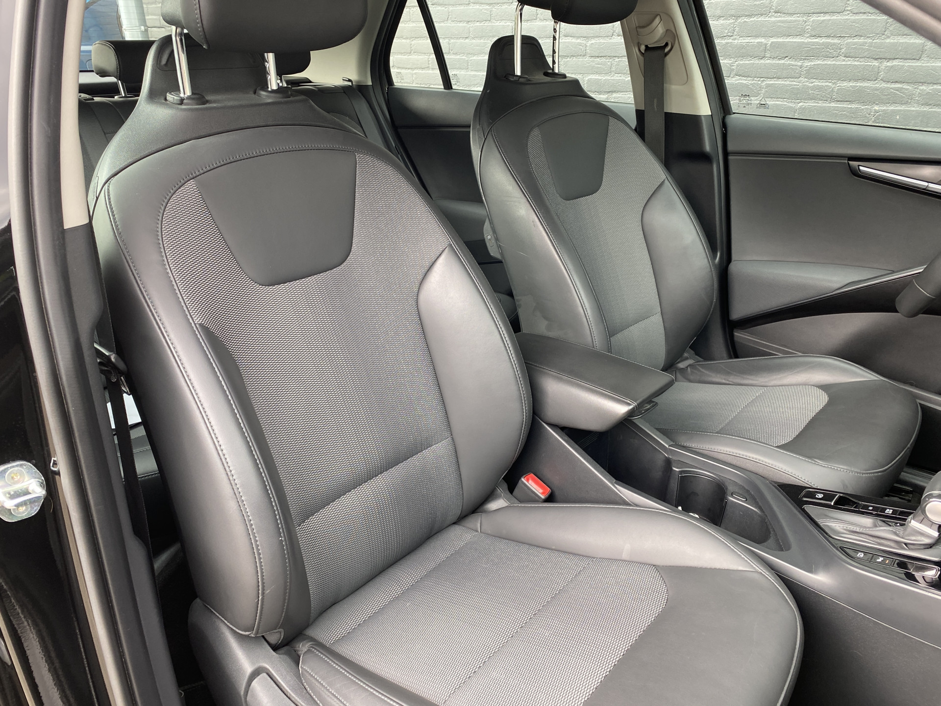 Kia Niro 1.6 GDi PHEV 184 pk DynamicLine AUT. | 1e eigenaar | navigatie | adaptieve cruise | camera | 2 laadkabels | keyless entry