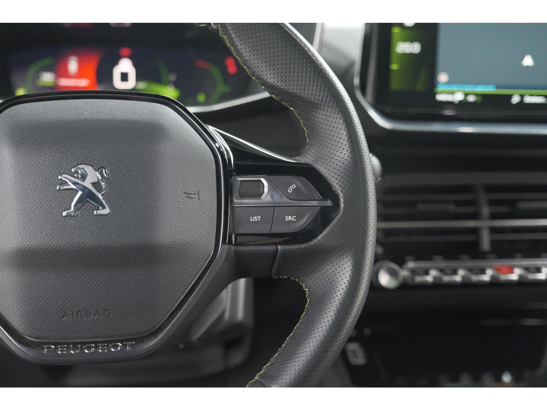 Peugeot 2008 PureTech 130 GT Pack | Panoramadak | Camera | Adaptieve Cruise Control | Stoelverwarming