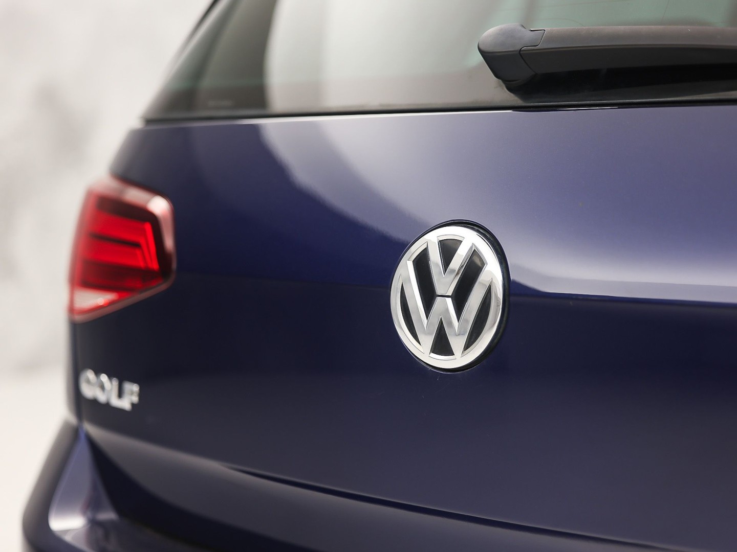 Volkswagen Golf 1.5 TSI Sportline (APPLE CARPLAY, GROOT NAVI, CLIMATE, STOELVERWARMING, SPORTSTOELEN, LED KOPLAMPEN, PARKEERSENSOREN, ADAPTIVE CRUISE, NIEUWSTAAT)
