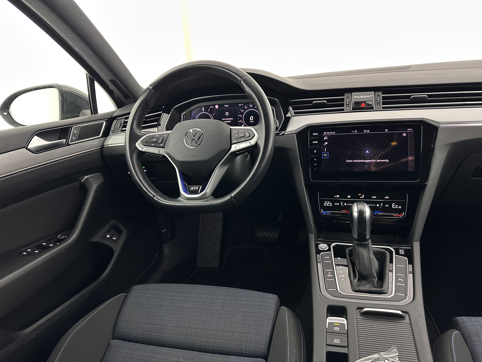 Volkswagen Passat 1.4 TSI PHEV GTE Business (INCL-BTW) Aut. *FULL-LED | DIGI-COCKPIT | ADAPTIVE-CRUISE | NAVI-FULLMAP | KEYLESS | DAB+ | COMFORT-SEATS | SHIFTPADDLES | PRIVACY-GLASS | PDC | CAMERA | CARPLAY | 17''ALU*