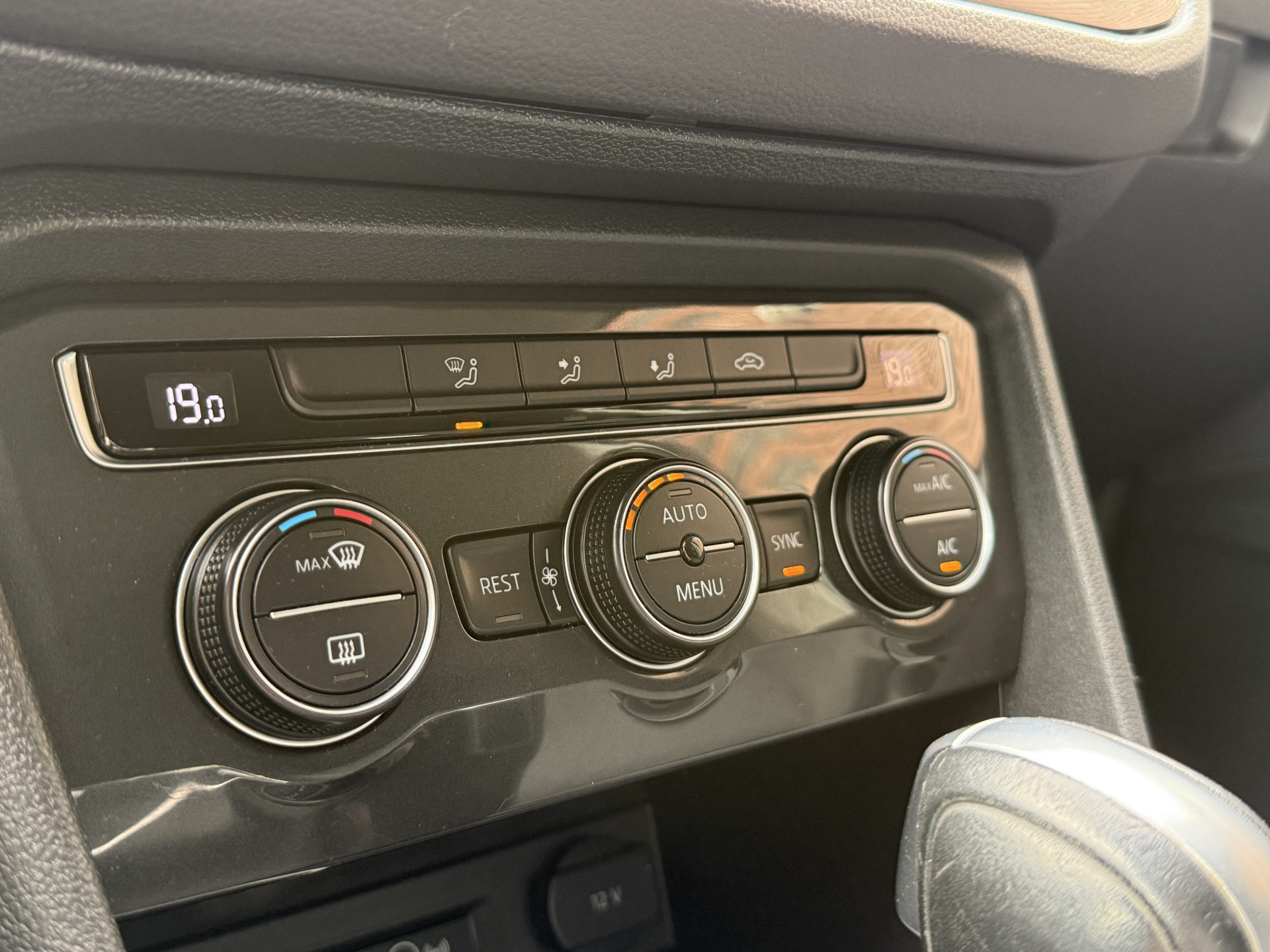 Volkswagen Tiguan 1.5 TSI ACT Comfortline | Apple Carplay | ACC | Trekaak | Draadloze lader