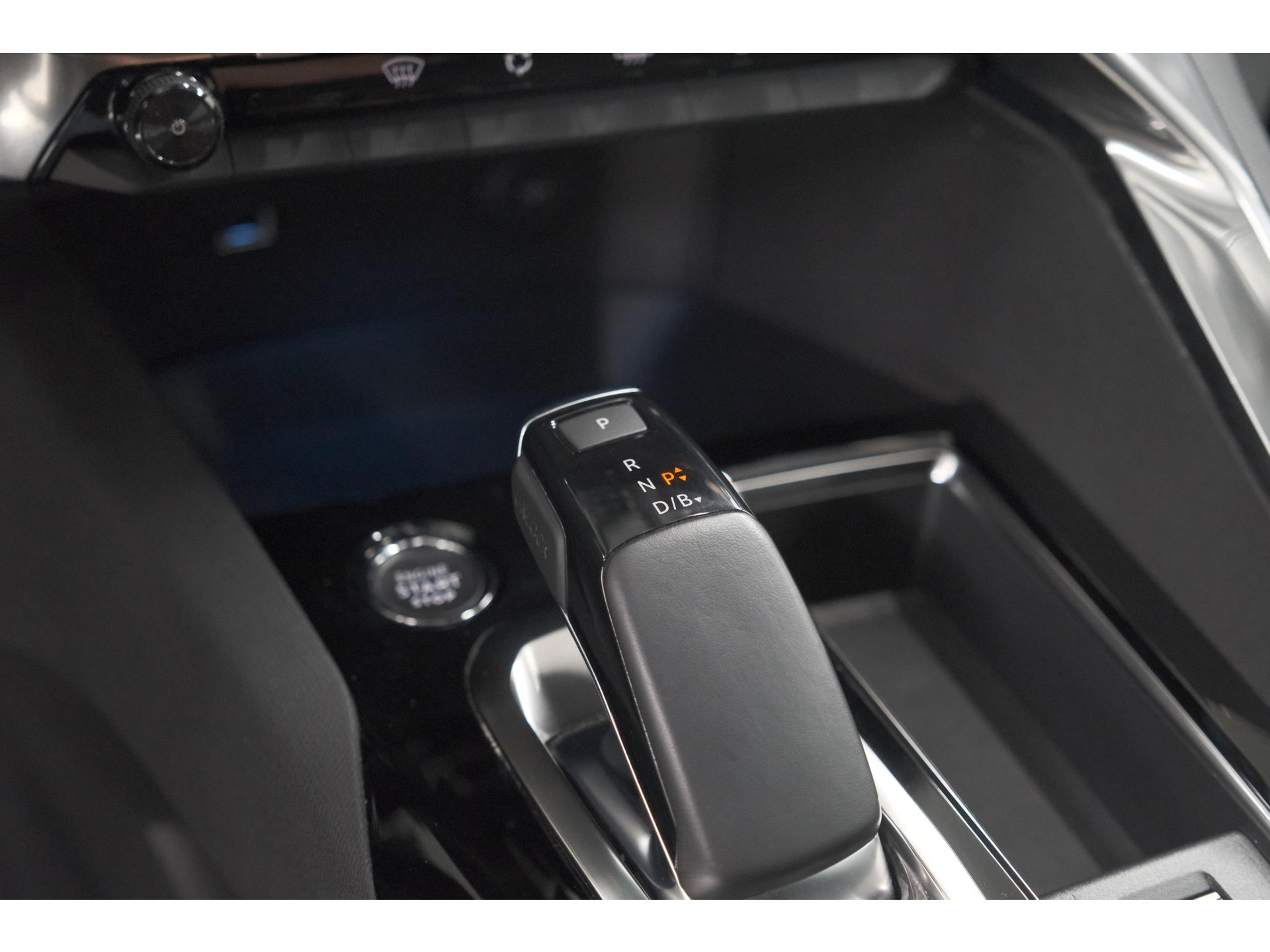 Peugeot 3008 1.6 HYbrid 225 Allure | Camera | Dodehoekdetectie | Navigatie | Apple Carplay
