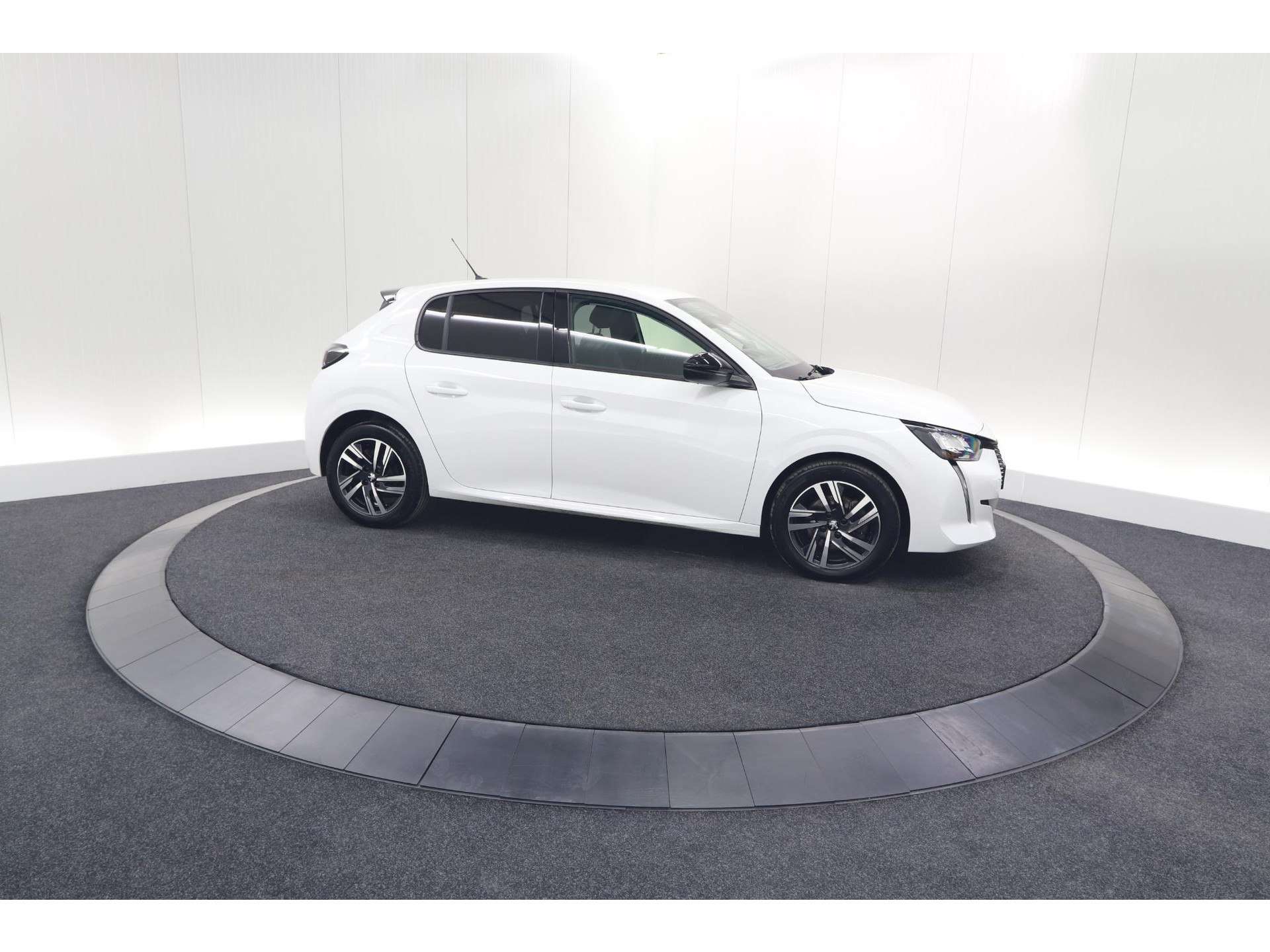 Peugeot 208 PureTech 100 Allure | Adaptieve Cruise Control | Camera | Apple Carplay