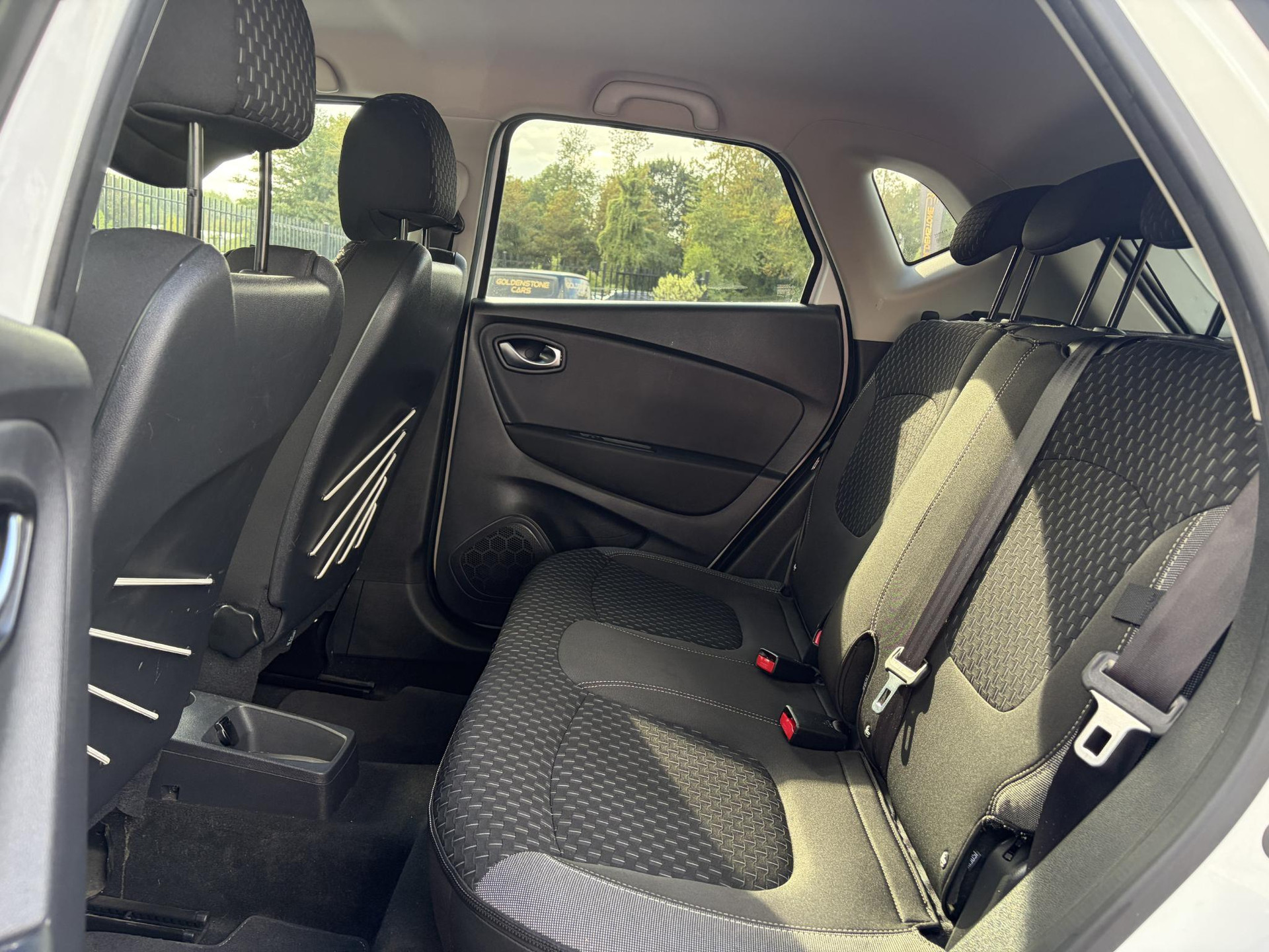 Renault Captur 0.9 TCe Intens ✓1e Eigenaar✓Camera ✓Keyless✓Airco✓Cruise✓Dealer Onderhouden✓LED koplampen✓Dodehoeksensor✓17'' Lm velgen✓Pdc V+A✓N.A.P✓Bj 12-2017✓Apk tot 01-2027