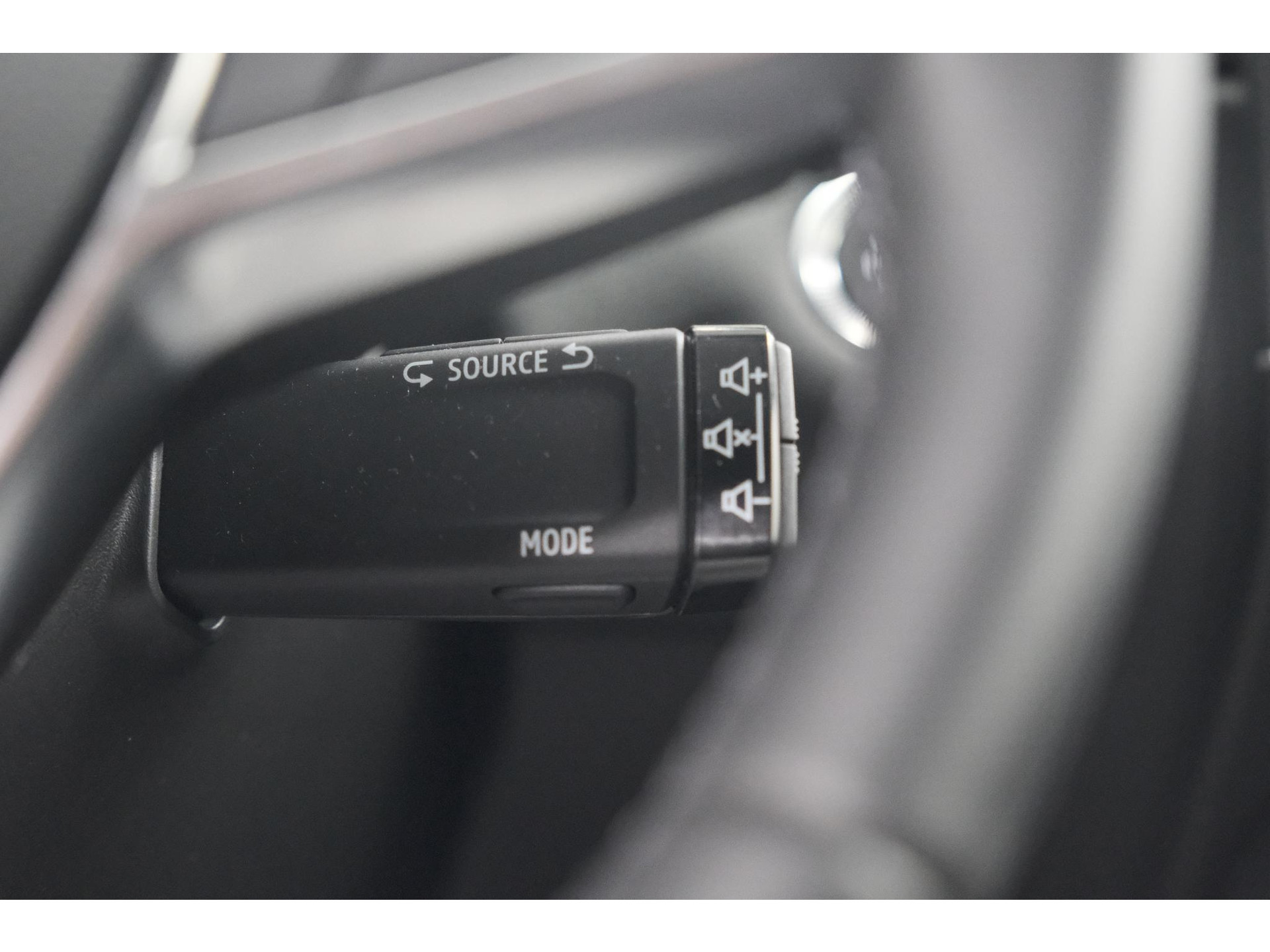 Renault Captur TCe 90 Evolution | Parkeersensoren | Navigatie | Allseason Banden | Apple Carplay