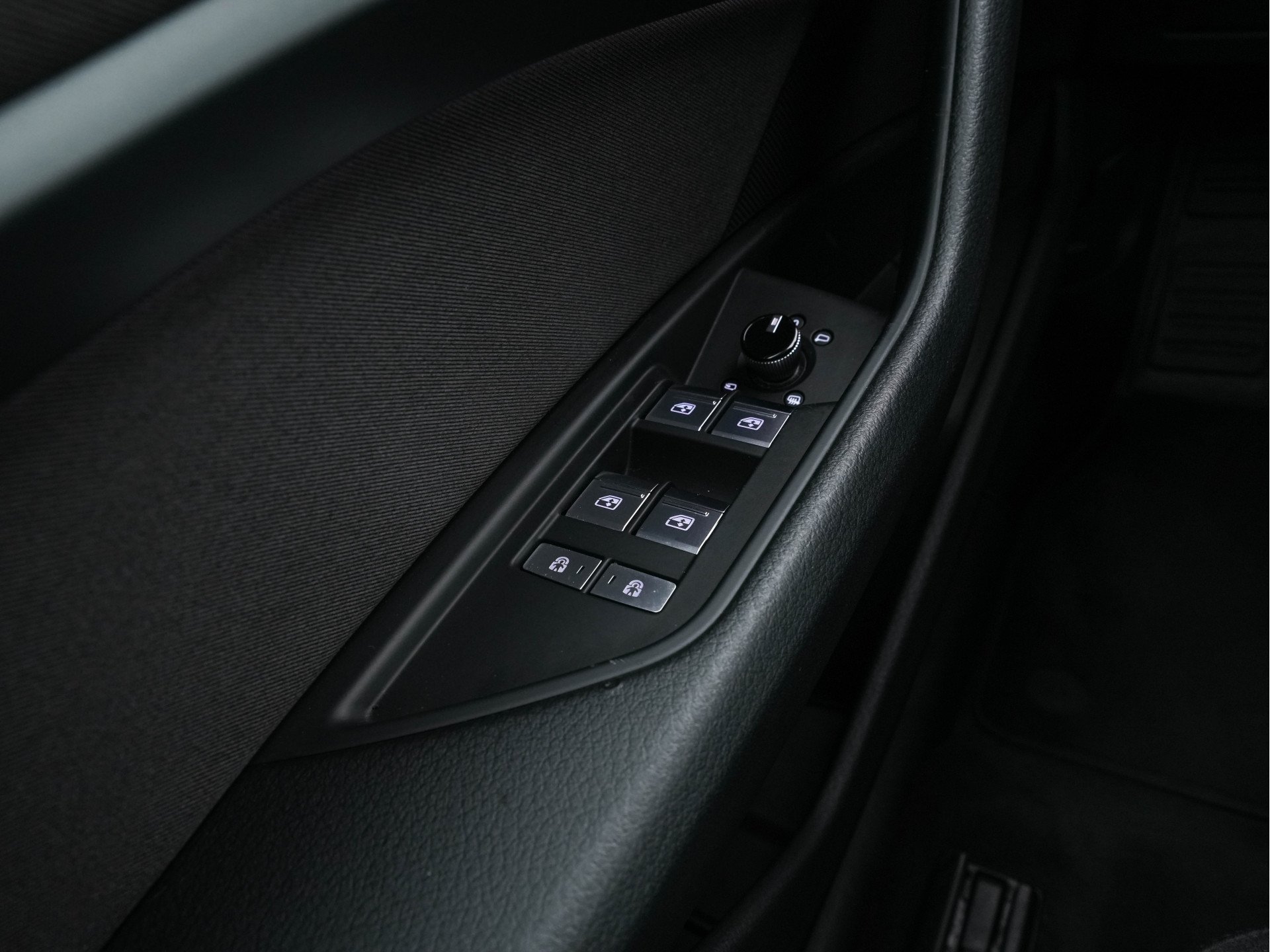 Audi e-tron Sportback 55 Quattro Business edition 95 kWh [ 3-Fase ] {SOH-100%} (INCL-BTW) *DIGI-COCKPIT | FULL-LED | MEMORY-PACK | DAB | KEYLESS | NAVI-FULLMAP | SHIFT-PADDLES | AUDI-SOUND | COMFORT-SEATS | 20''ALU*