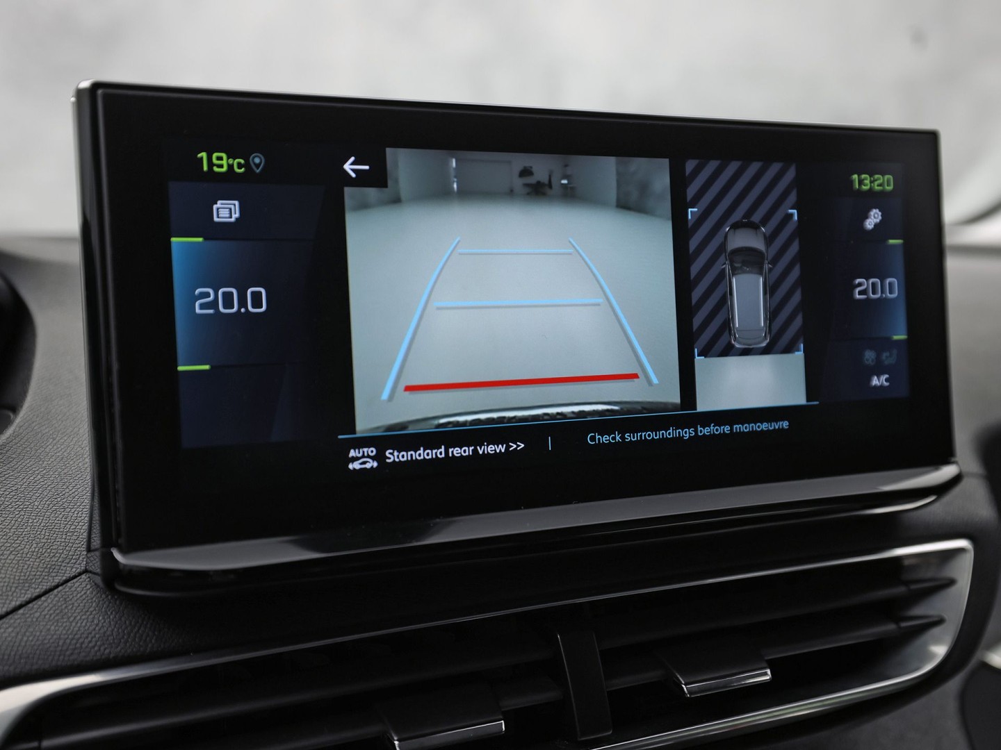 Peugeot 3008 1.6 HYbrid 225 Allure Blacksport 225Pk Automaat (APPLE CARPLAY, SOH 94,7%, BLACK PACK, GROOT NAVI, 360 CAMERA, SPORTSTOELEN, KEYLESS, LANE ASSIST, NIEUWE APK, NIEUWSTAAT)