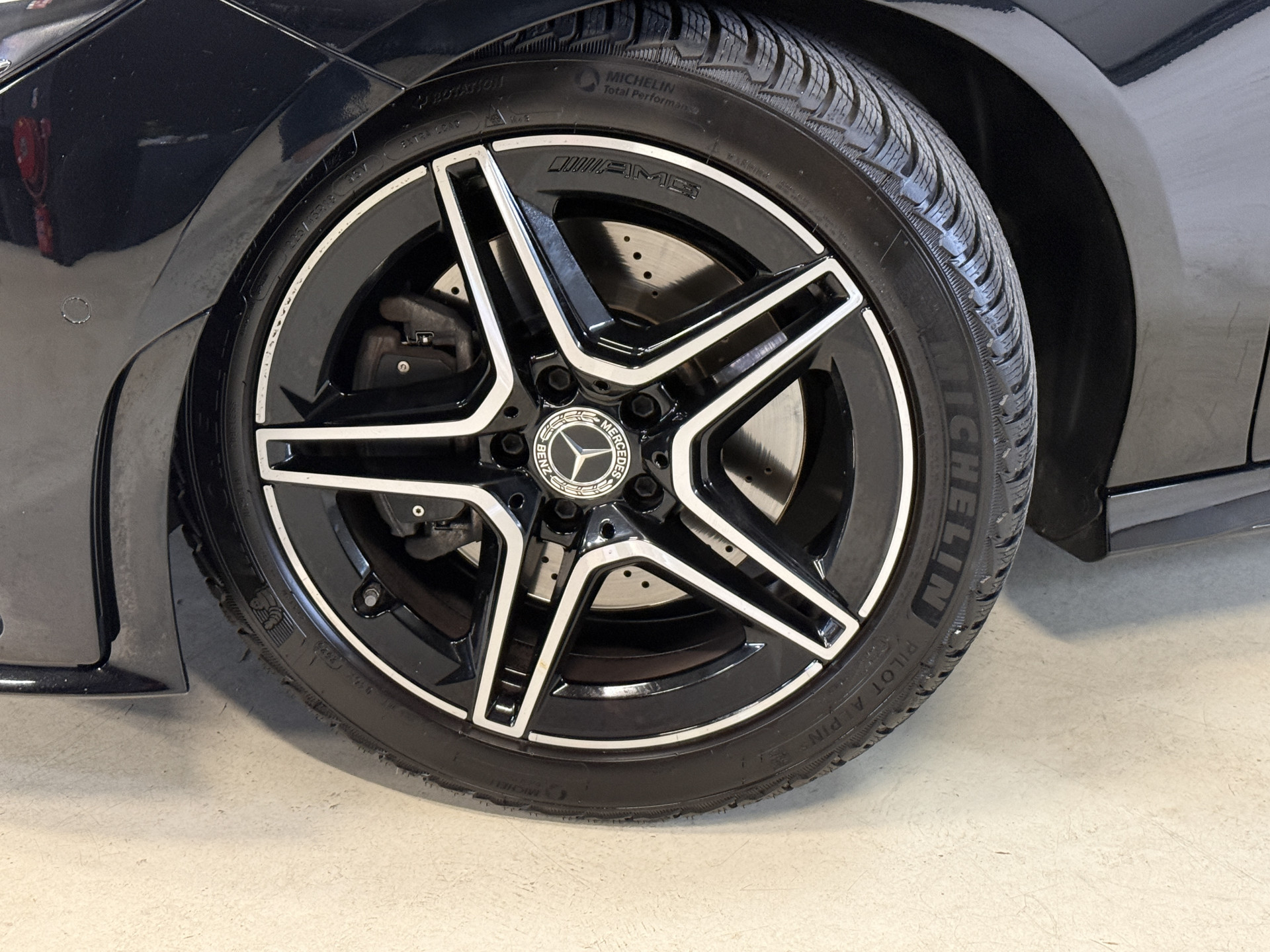 Mercedes-Benz CLA-klasse Shooting Brake 200 Business Solution AMG | Pano | Sfeerverl. | Burmester | Keyless