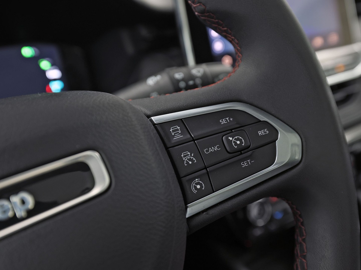 Jeep Compass 4xe 240 Plug-in Hybrid Electric Trailhawk 240Pk Automaat (PANORAMADAK, VIRTUAL COCKPIT, APPLE CARPLAY, GROOT NAVI, CAMERA, SPORTSTOELEN, GETINT GLAS, ADAPTIVE CRUISE, NIEUWSTAAT)