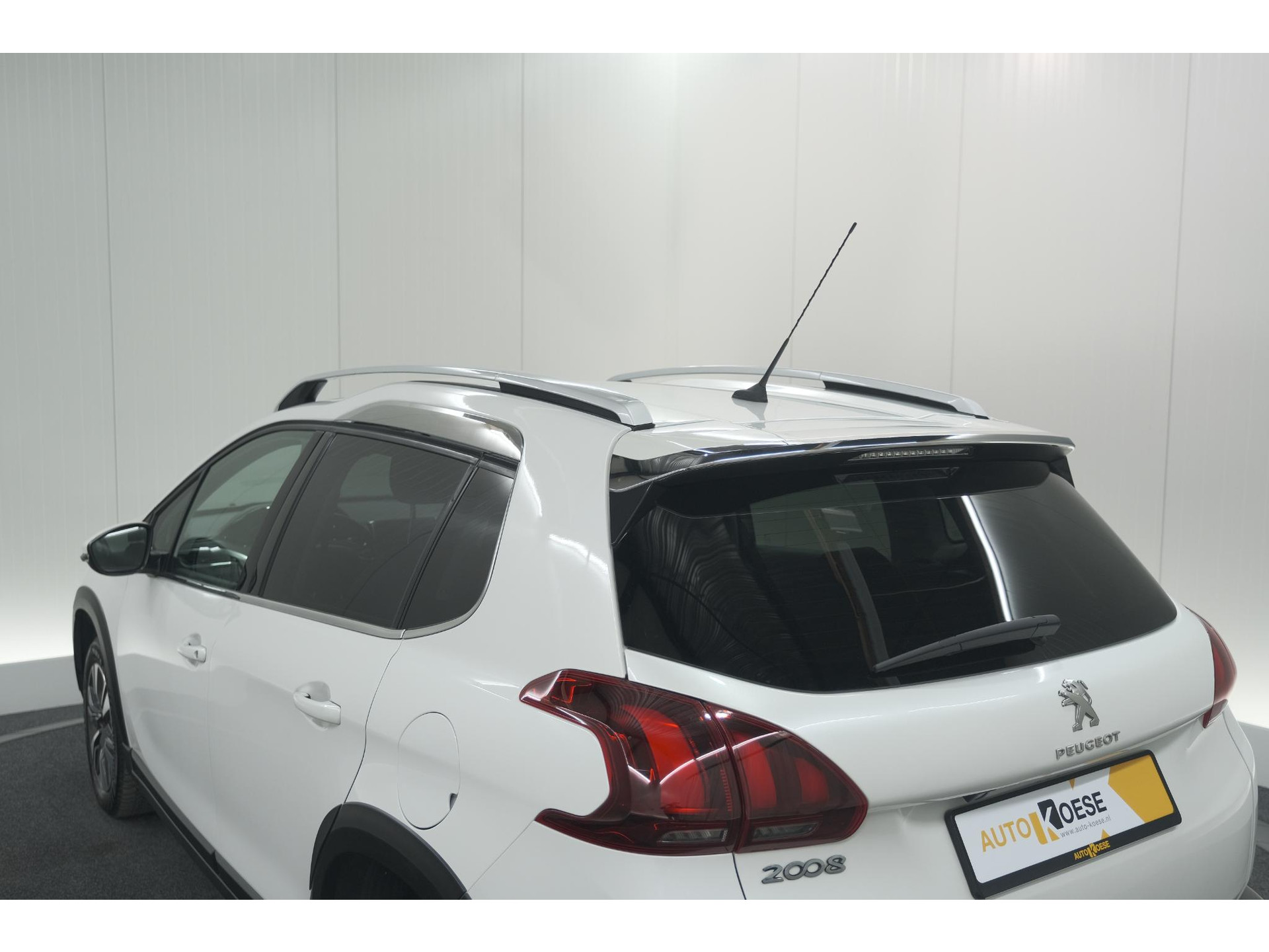 Peugeot 2008 PureTech 130 Allure | Camera | Apple Carplay | Parkeersensoren | Navigatie