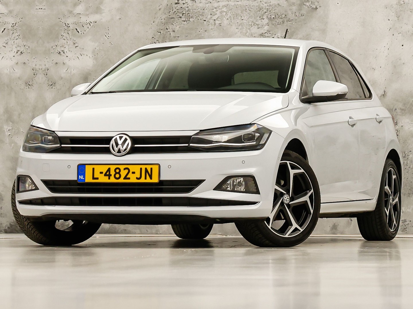 Volkswagen Polo 1.0 TSI Sportline Automaat (VIRTUAL COCKPIT, APPLE CARPLAY, GROOT NAVI, CLIMATE, CAMERA, STOELVERWARMING, SPORTSTOELEN, GETINT GLAS, KEYLESS START, ADAPTIVE CRUISE, NIEUWSTAAT)
