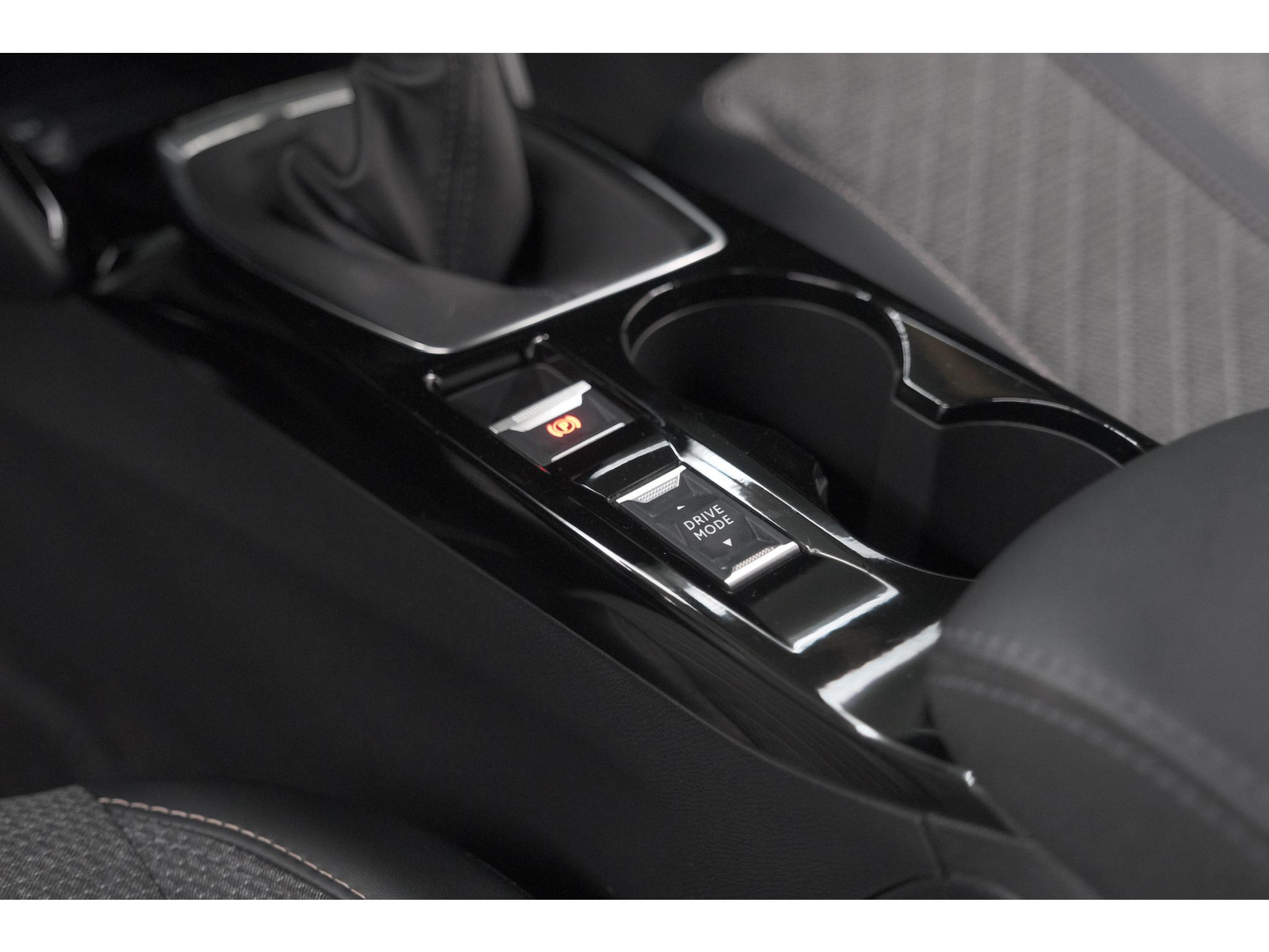 Peugeot 2008 PureTech 100 Allure | Apple Carplay | Parkeersensoren | Climate Control | Cruise Control