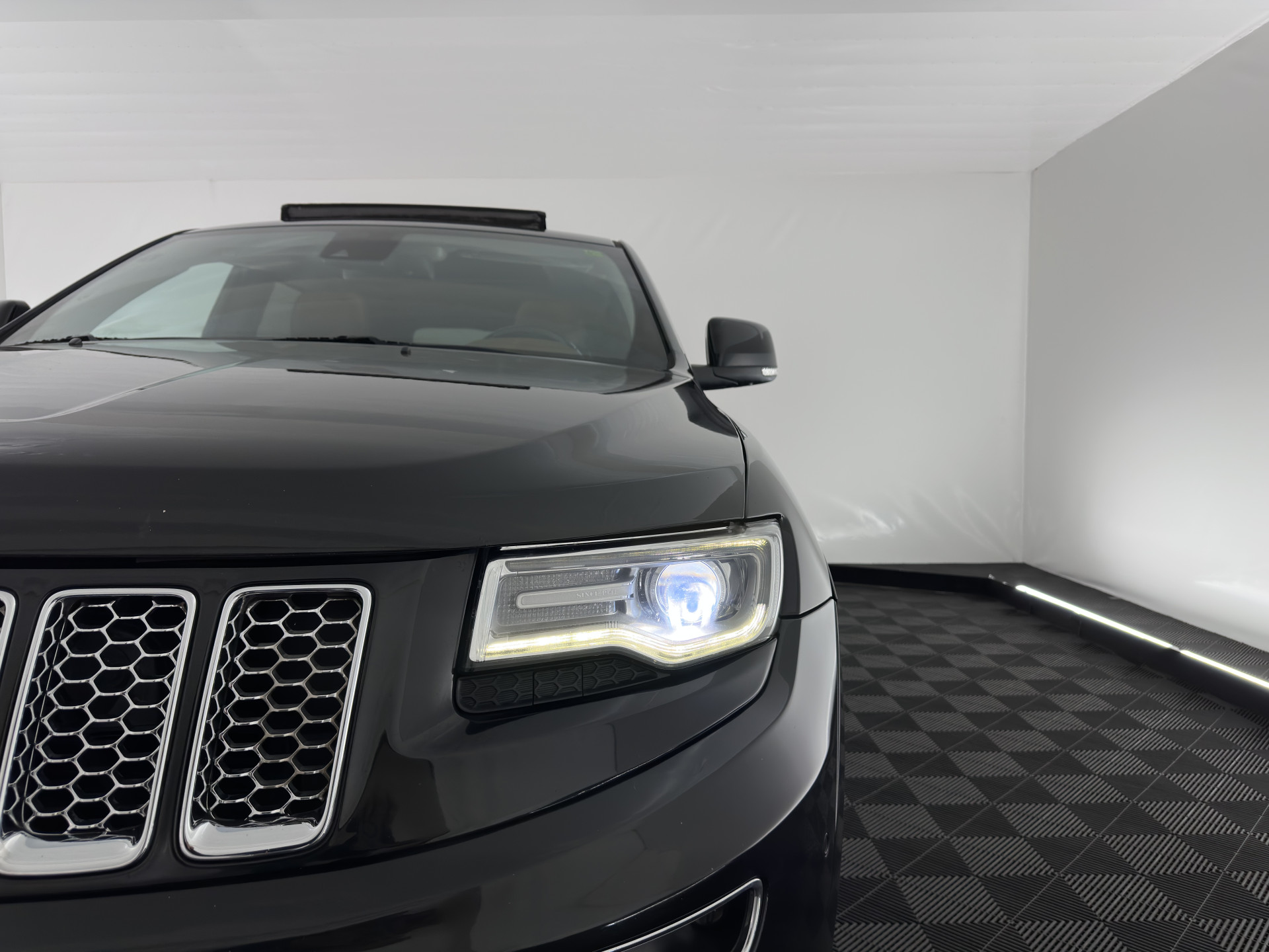 Jeep Grand Cherokee 3.0 CRD Summit Aut. *PANO | FULL-LEATHER | XENON | DIGI-COCKPIT | AIR-SUSPENSION | BLIND-SPOT | ADAPTIVE-CRUISE | MEMORY-PACK | CAMERA | KEYLESS | NAVI-FULLMAP | TOWBAR | COMFORT-SEATS | SHIFT-PADDLES | DAB