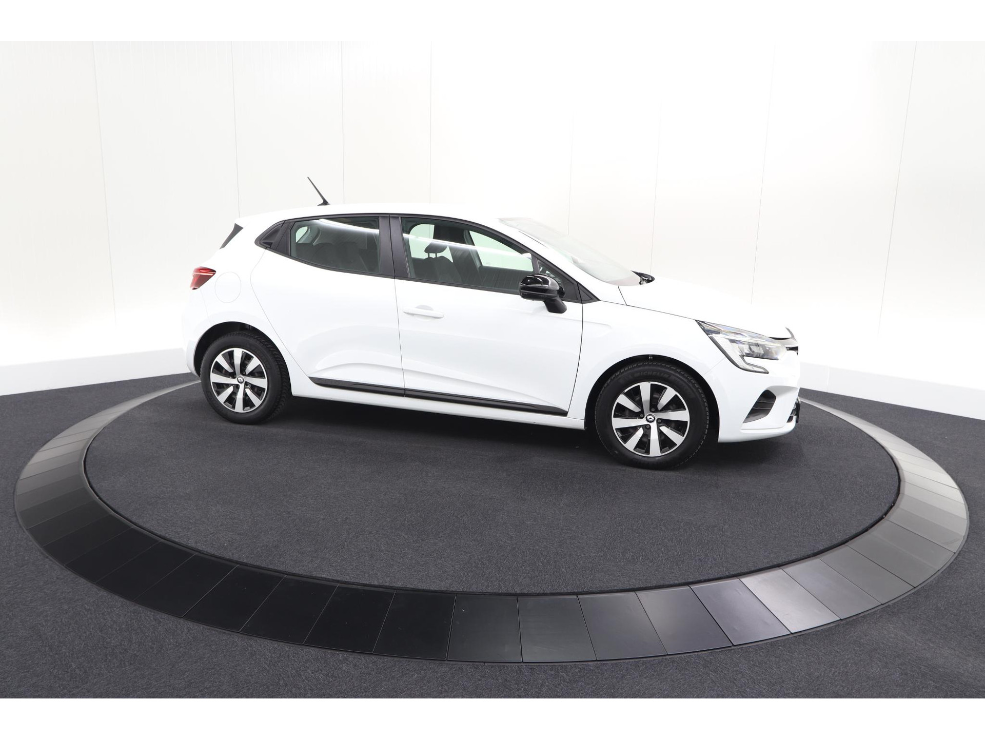 Renault Clio TCe 90 Equilibre | Parkeersensoren | Apple Carplay | Cruise Control | Airco