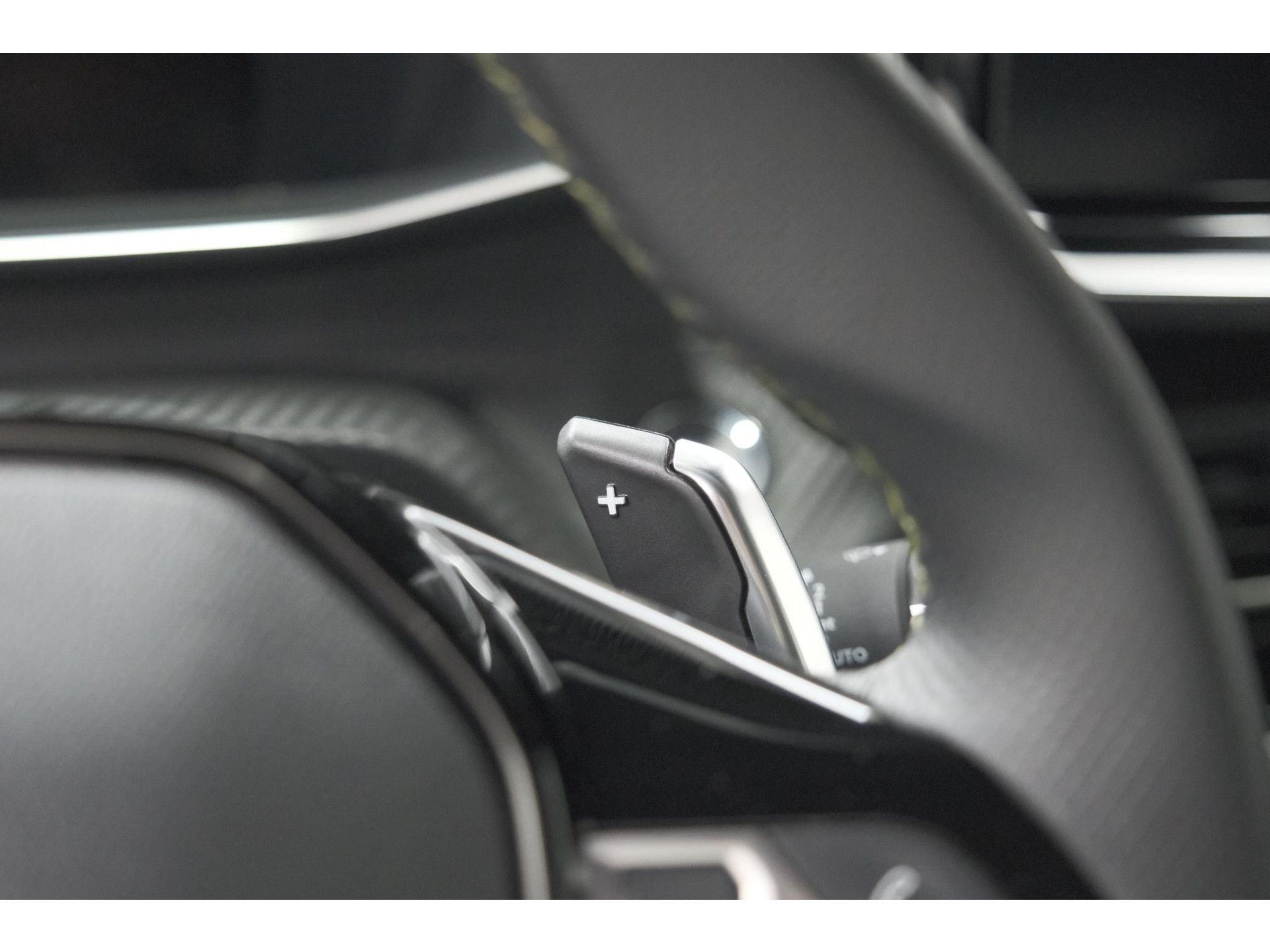 Peugeot 208 Hybrid 136 e-DCS6 GT | 360 Camera | Adaptieve Cruise Control | Dodehoekdetectie | Apple Carplay