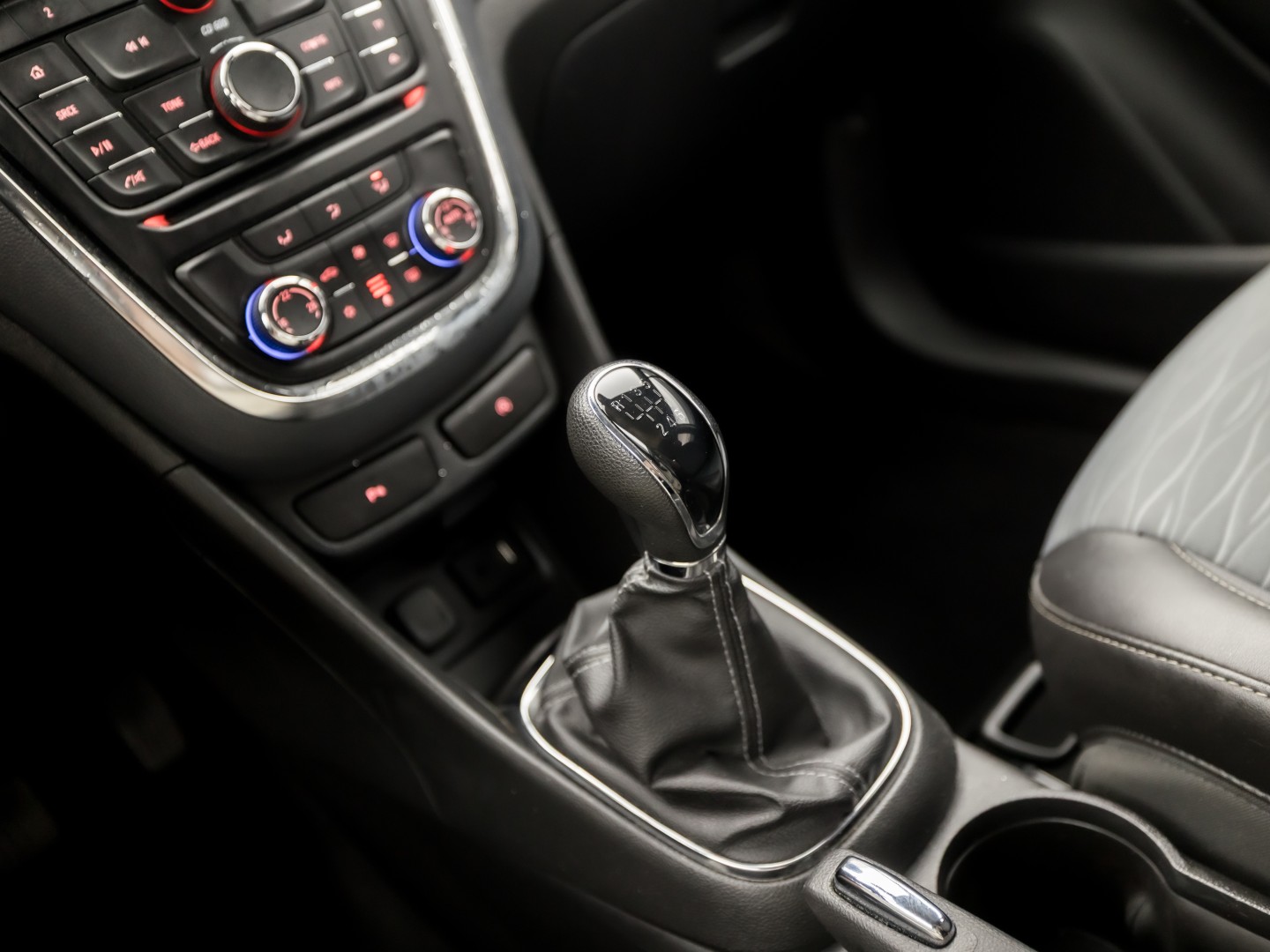 Opel Mokka 1.4 Innovation Sport 140Pk (CLIMATE, GETINT GLAS, SPORTSTOELEN, PARKEERSENSOREN, CRUISE, NIEUWSTAAT)