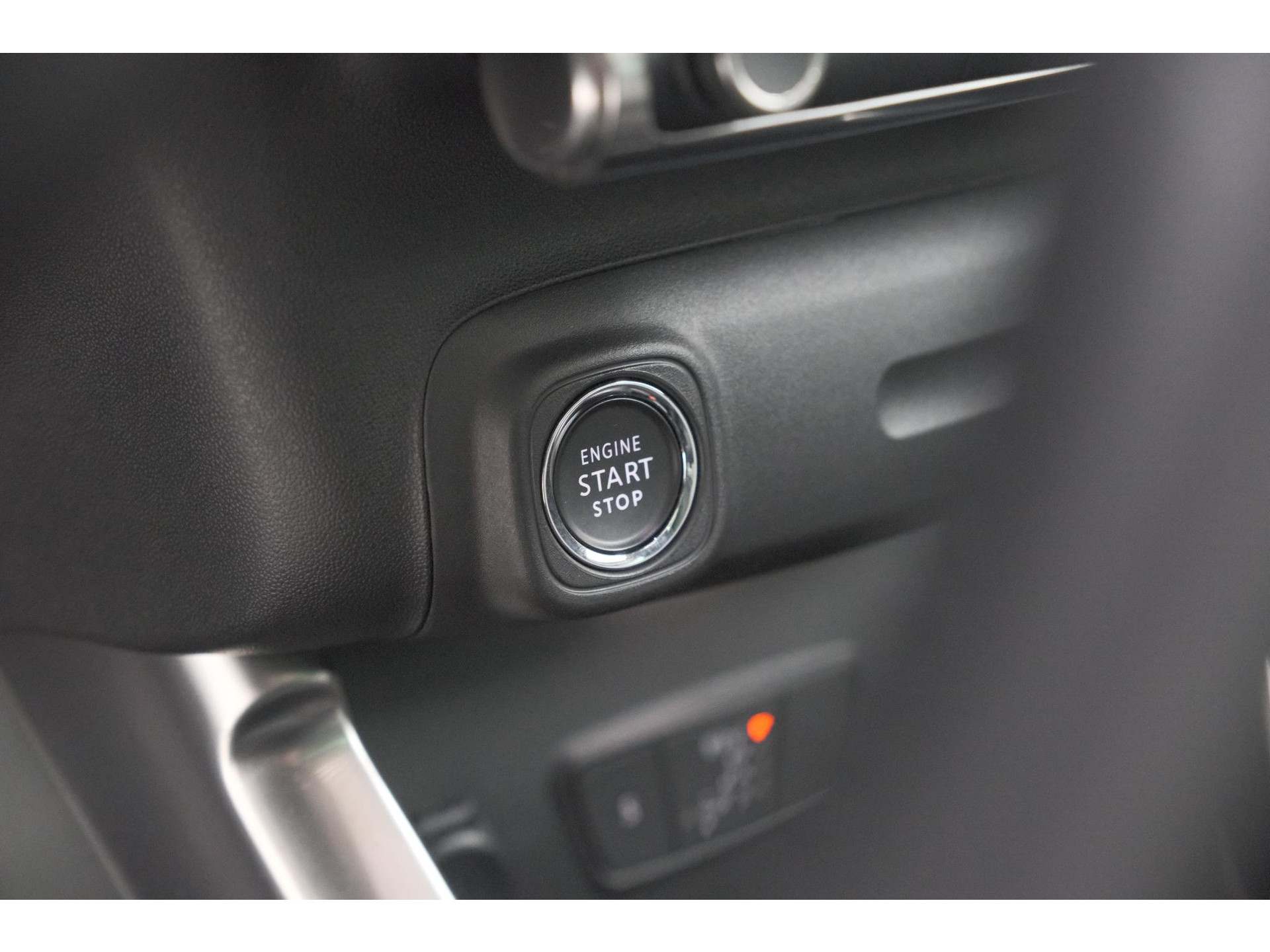 Citroen C3 Aircross PureTech 130 EAT6 Shine | Schuif-/Kanteldak | Camera | Dodehoekdetectie | Head-Up Display