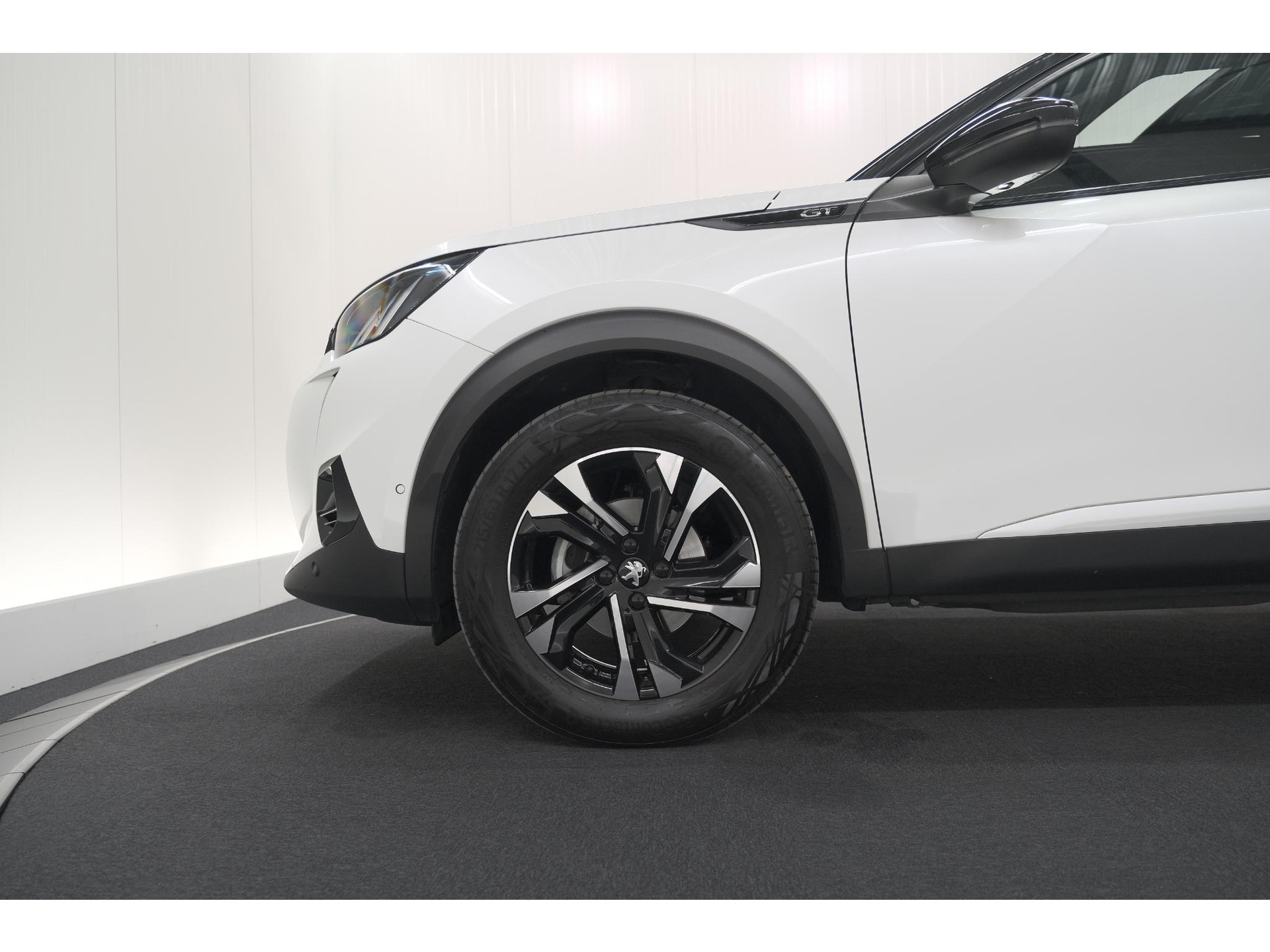 Peugeot 2008 PureTech 130 GT | Elektrisch Panoramadak | Camera | Dodehoekdetectie | Navigatie