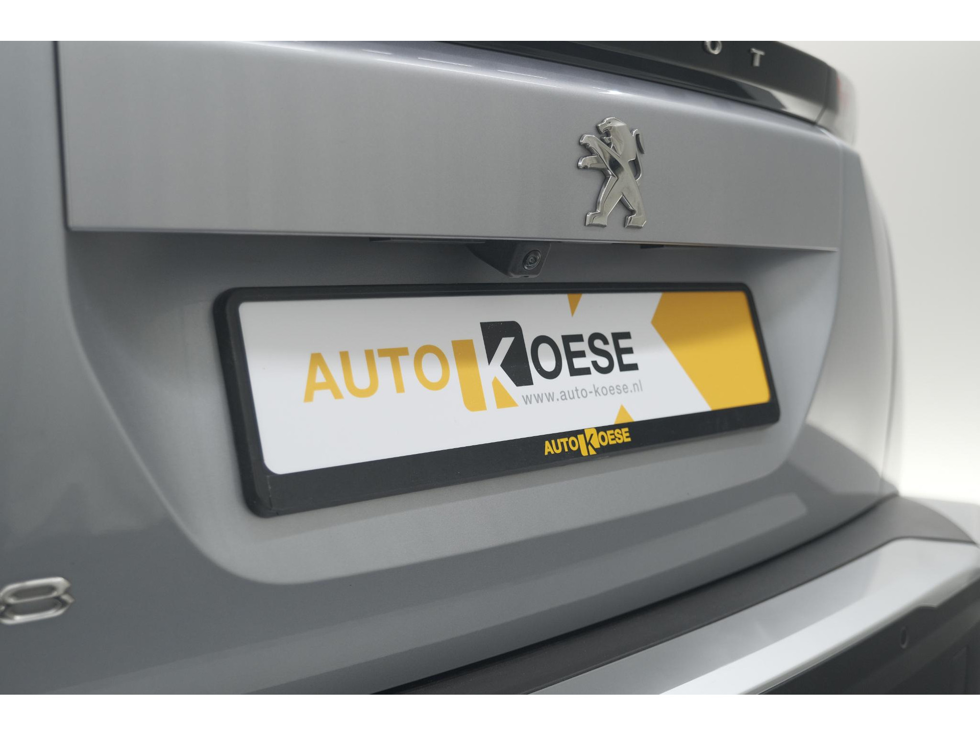 Peugeot e-2008 EV Allure Pack 50 kWh | 3 Fase Laadfunctie | Camera | Navigatie | Parkeersensoren | Apple Carplay