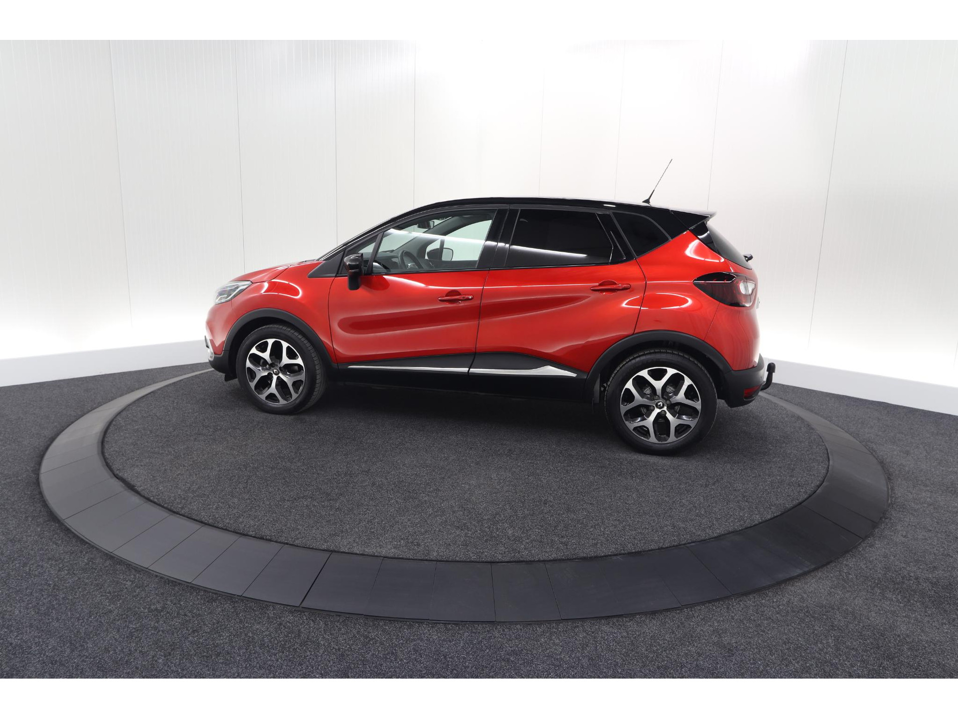 Renault Captur TCe 120 EDC Intens | Trekhaak | Camera | Navigatie | Parkeersensoren