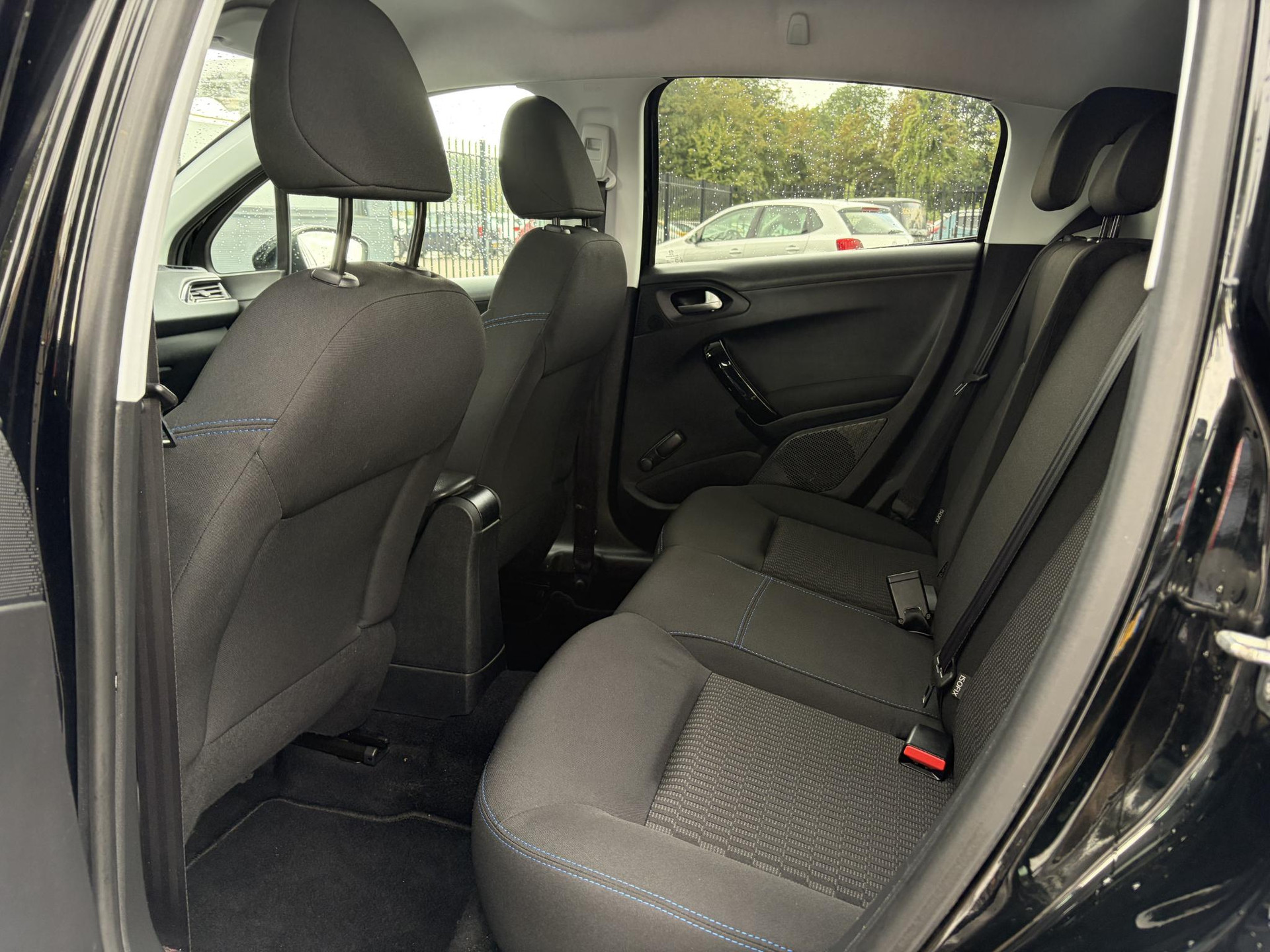 Peugeot 208 1.2 PureTech Signature ✓Net beurt gahad✓Navi✓Carplay✓Lm velgen✓Airco✓Cruise✓5 Deurs✓Pdc✓5 Deurs✓Lm velgen✓N.A.P✓Apk tot 04-2027
