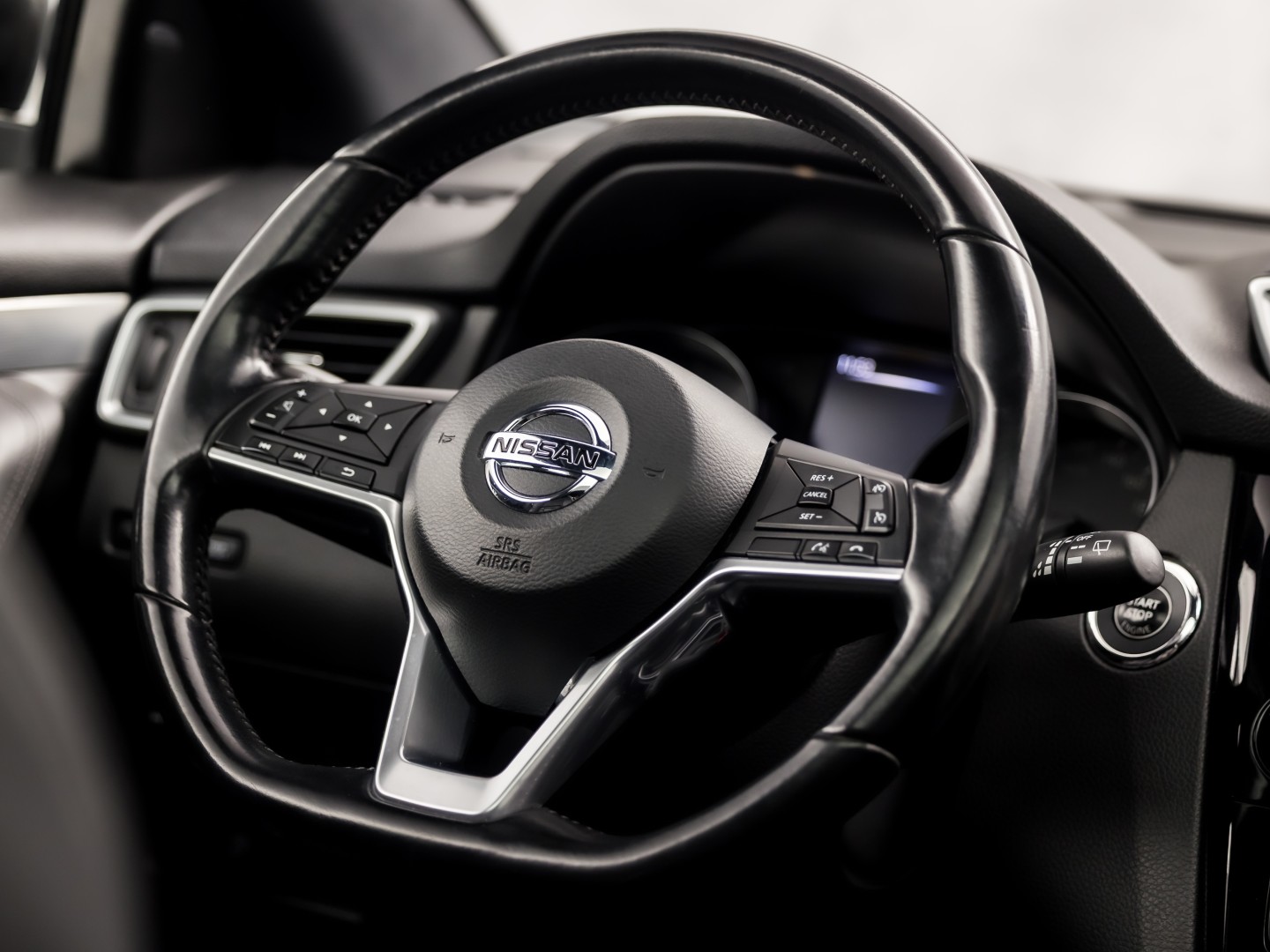 Nissan Qashqai 1.2 Tekna + Sport pack (PANORAMADAK, NAVIGATIE, MEMORY SEAT, NAPPA LEDER, ZWART HEMEL, 360 CAMERA, STOELVERWARMING, GETINT GLAS, TREKHAAK, NIEUWE APK, NIEUWSTAAT)