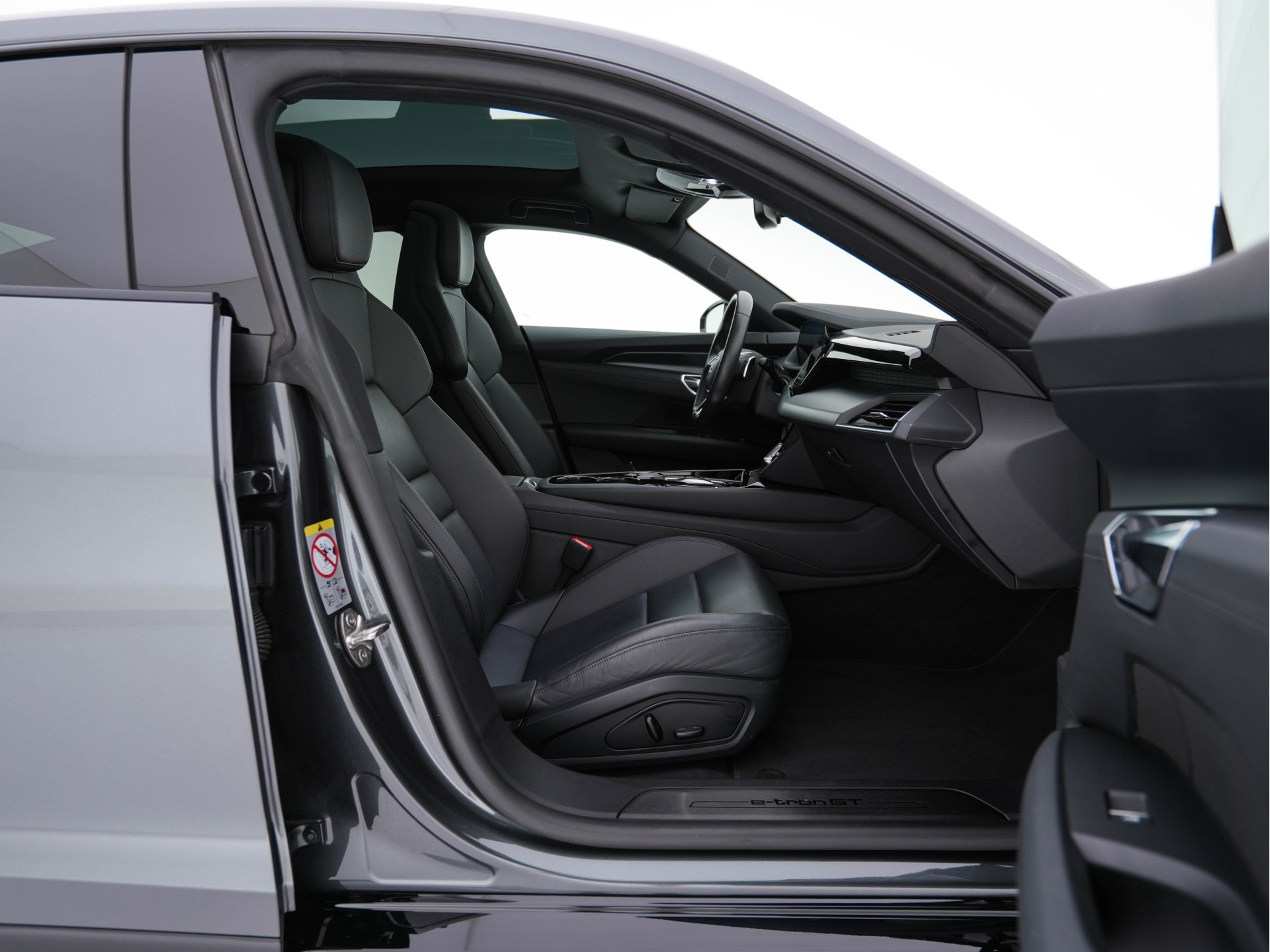 Audi e-tron GT 93 kWh Quattro [ 3-Fase ] {SOH-93%} (INCL-BTW) *PANO | FULL-LED | LEATHER | AUDI-SOUNDSYSTEM | DIGI-COCKPIT | NAVI-FULLMAP | HEATED-SPORTSEATS | TOP-VIEW | DAB | KEYLESS | LANE-ASSIST | SHIFT-PADDLES | PRIVACY-GLASS | 20