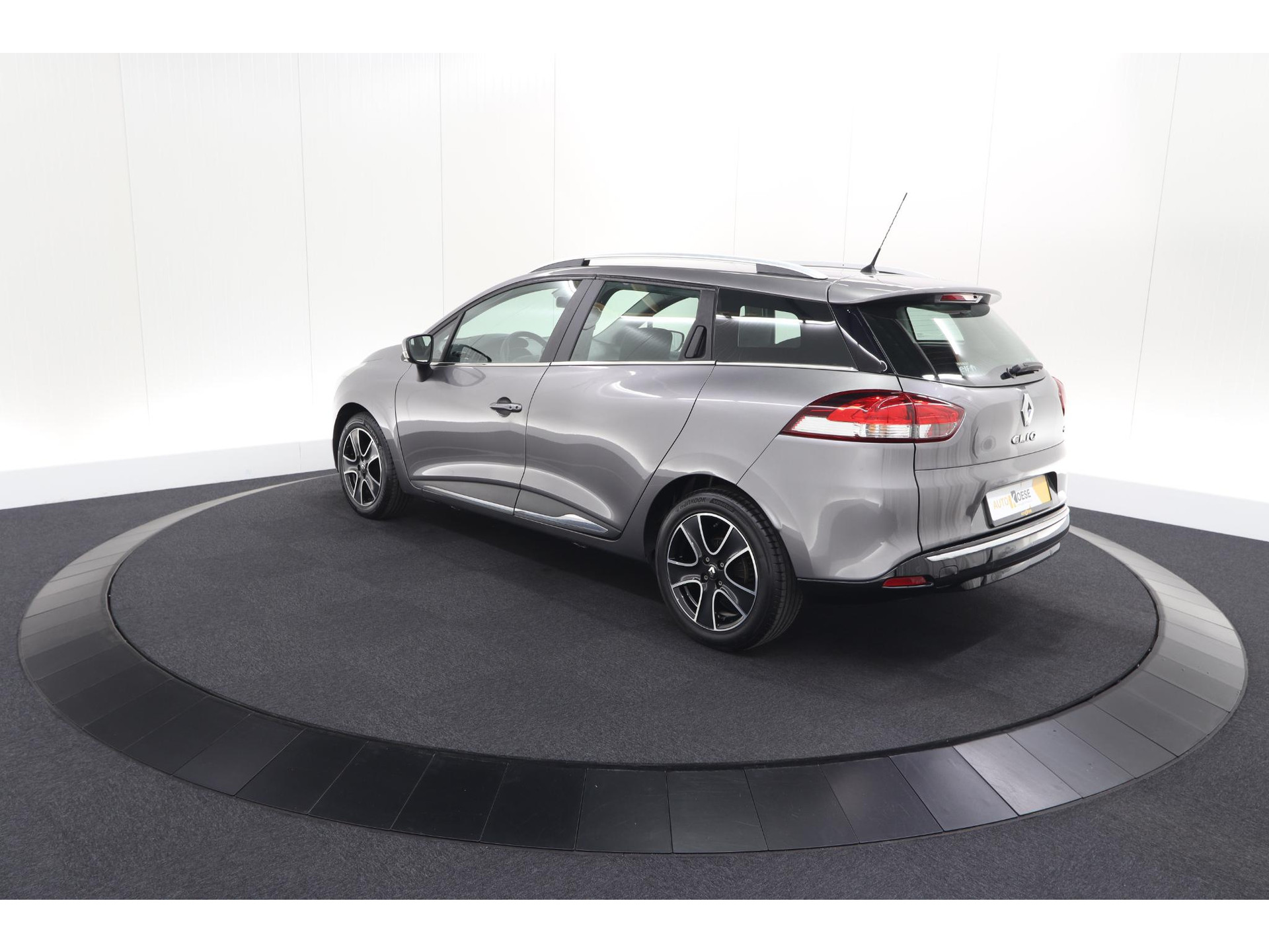 Renault Clio Estate 1.5 dCi ECO Dynamique | Parkeersensoren voor + achter | Armsteun | Navigatie