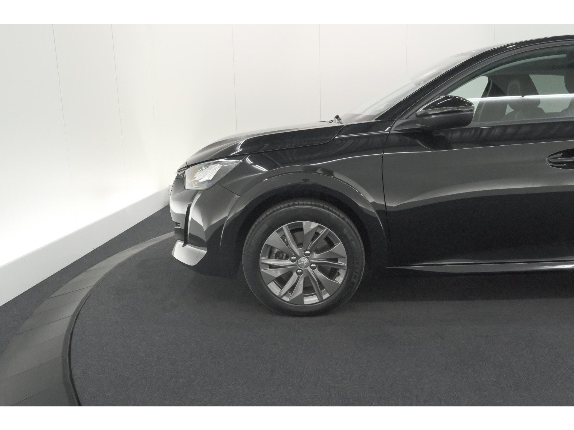 Peugeot e-208 EV Allure 50 kWh | 98,9% SOH | Camera | Navigatie | Parkeersensoren | Stoelverwarming