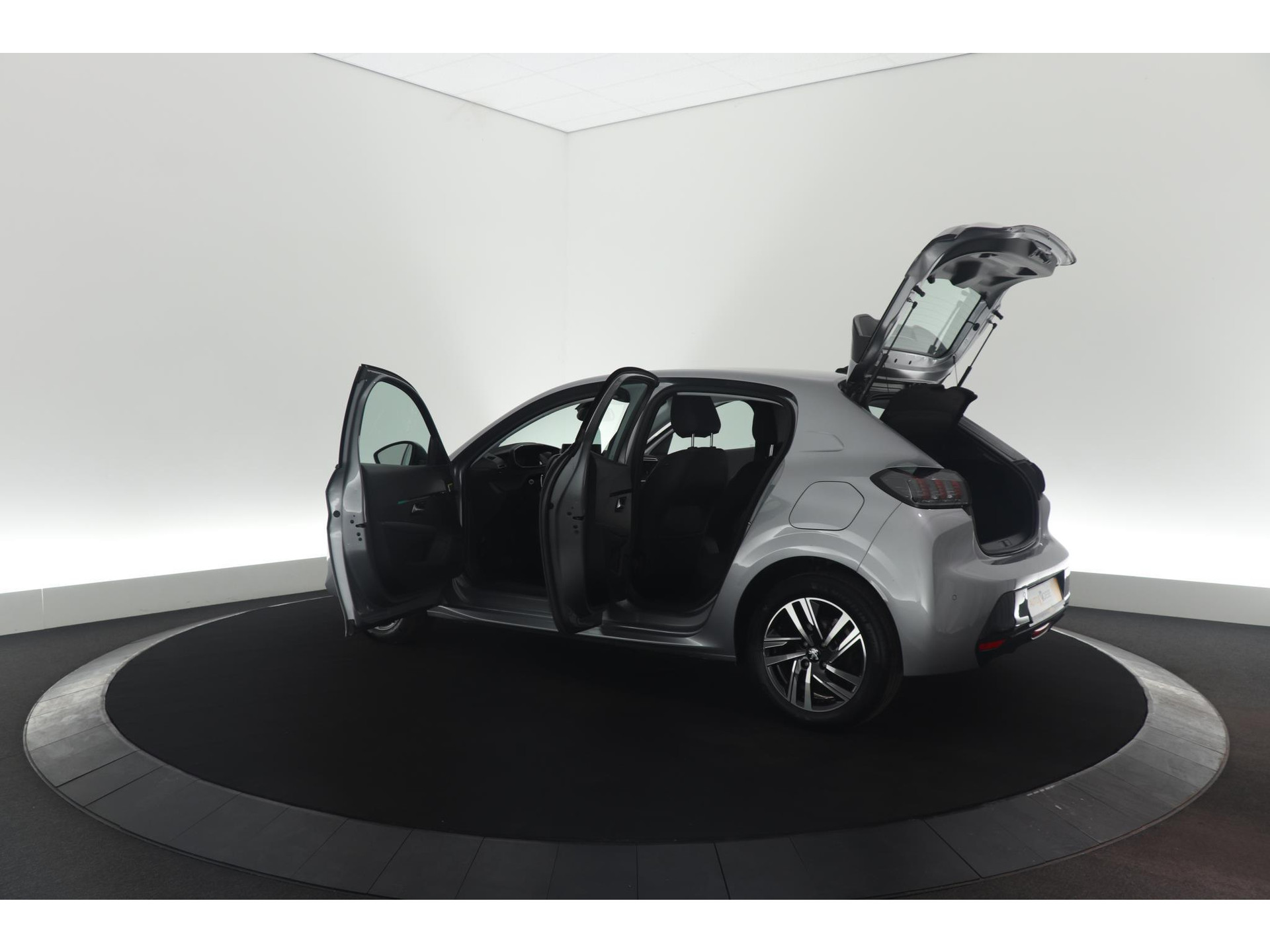 Peugeot 208 PureTech 100 EAT8 Allure | Parkeersensoren | Stoelverwarming | Apple Carplay | Climate Control
