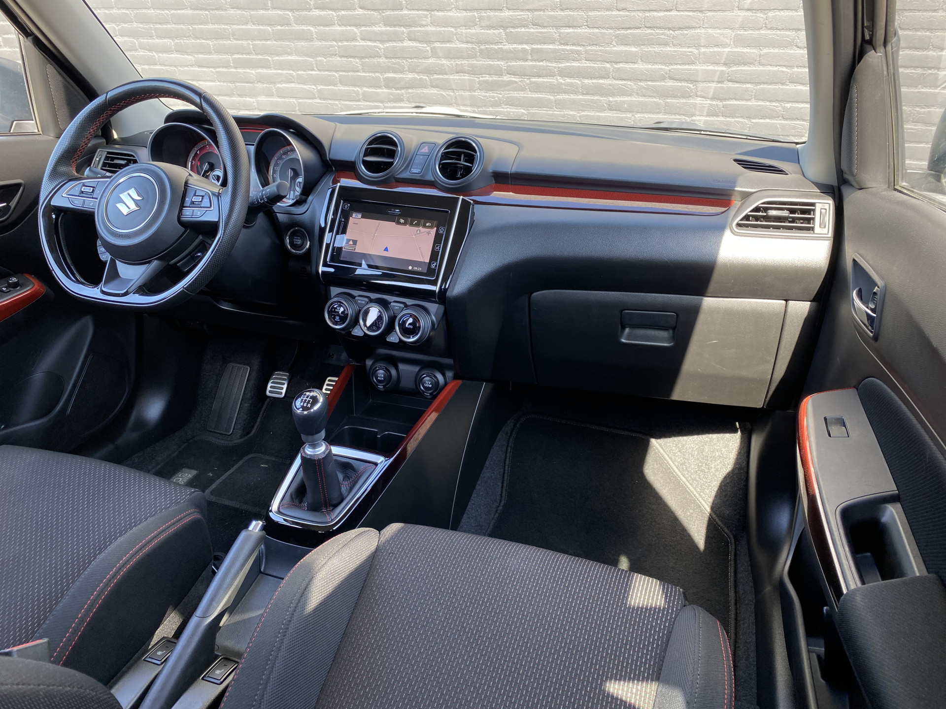 Suzuki Swift 1.4 Sport Smart Hybrid | 1e eigenaar | dealer onderhouden | navigatie | sportstoelen | camera | carplay