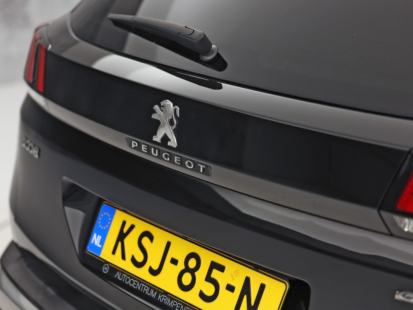 Peugeot 3008 1.2 PureTech GT Line (PANORAMADAK, APPLE CARPLAY, KEYLESS, 360 CAMERA, SPORTSTOELEN, GETINT GLAS, LED KOPLAMPEN, DRIVE MODE, NIEUWSTAAT)