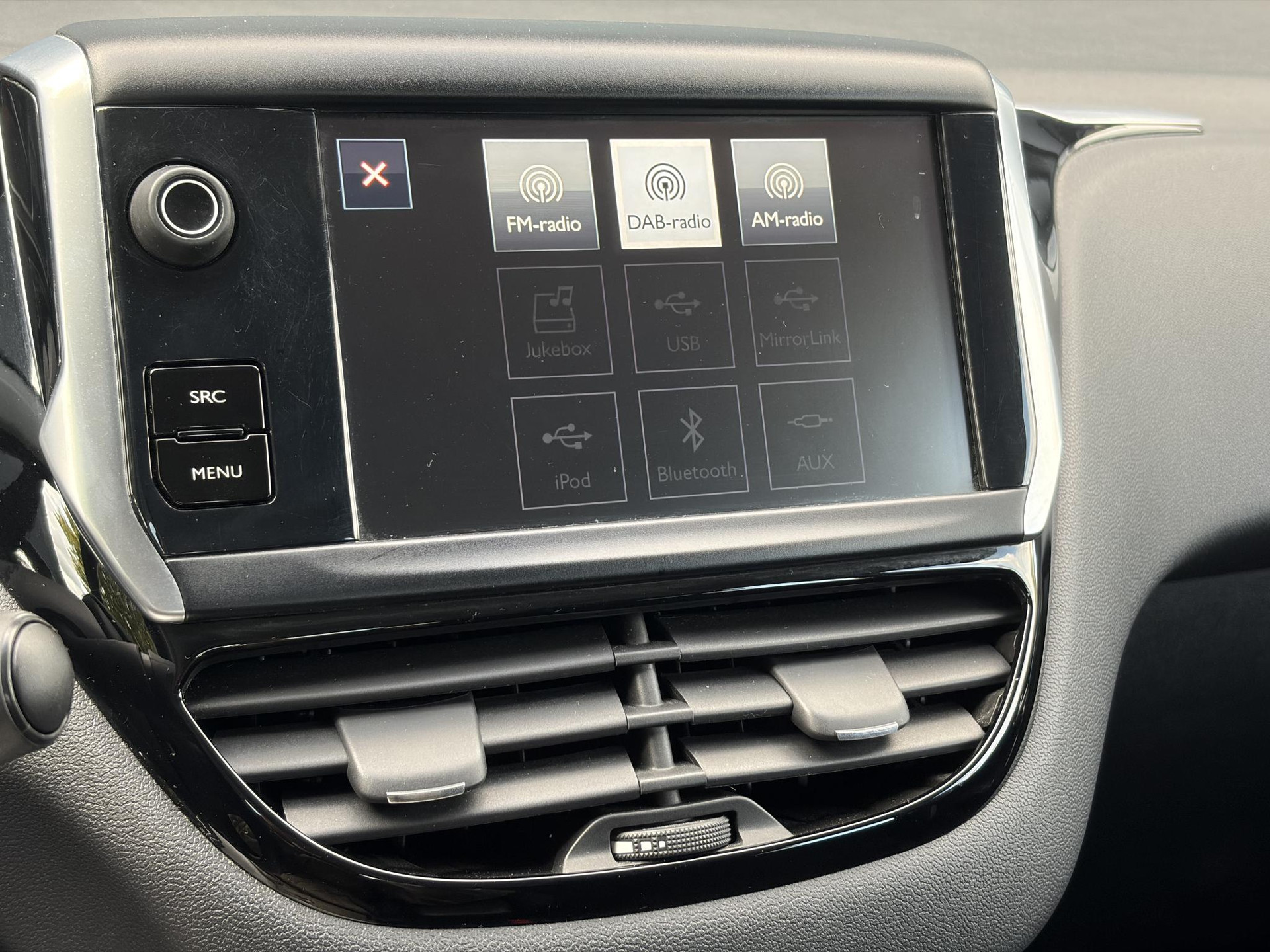 Peugeot 208 1.2 PureTech Blue Lion ✓Nieuwe D-riem✓Afn.Trekhaak✓Carplay✓Navi✓Airco✓Cruise✓Pdc✓2e Eigenaar✓Weinig Km✓5 Deurs✓N.A.P✓Apk tot 08-2027
