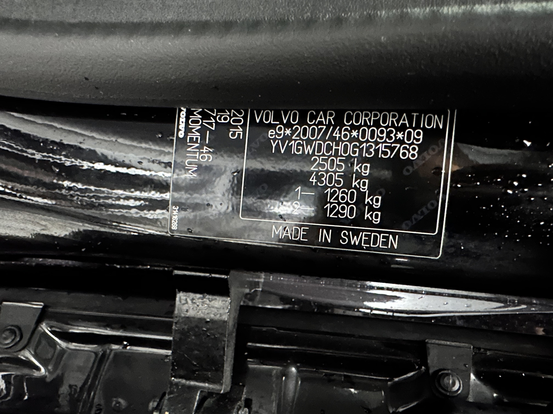 Volvo V60 2.4 D6 Twin Engine R-Design Aut. *PANO | LEATHER-ALCANTARA | BI-XENON | MEMORY-PACK | HEATED-COMFORTSEATS | NAVI-FULLMAP | CAMERA | PRIVACY-GLASS | ECC | PDC | CRUISE | 18''ALU*