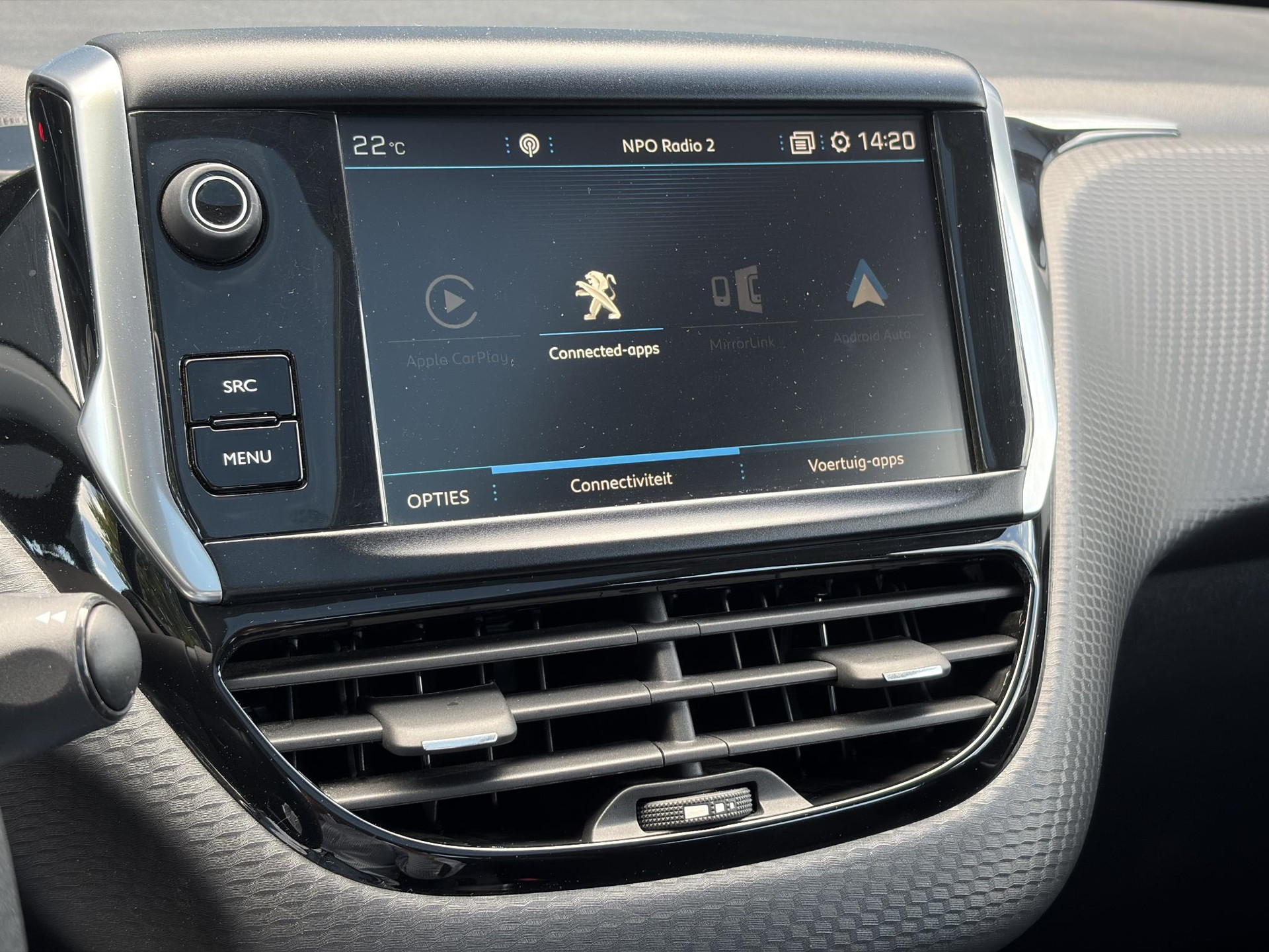 Peugeot 2008 1.2 PureTech Blue Lion D-riem vv in 2024 l Pano l Navi l 110pk l Trekhaak l Carplay l Airco l Cruise l Pdc l Recent beurt gehad l N.A.P l Apk tot 01-2027