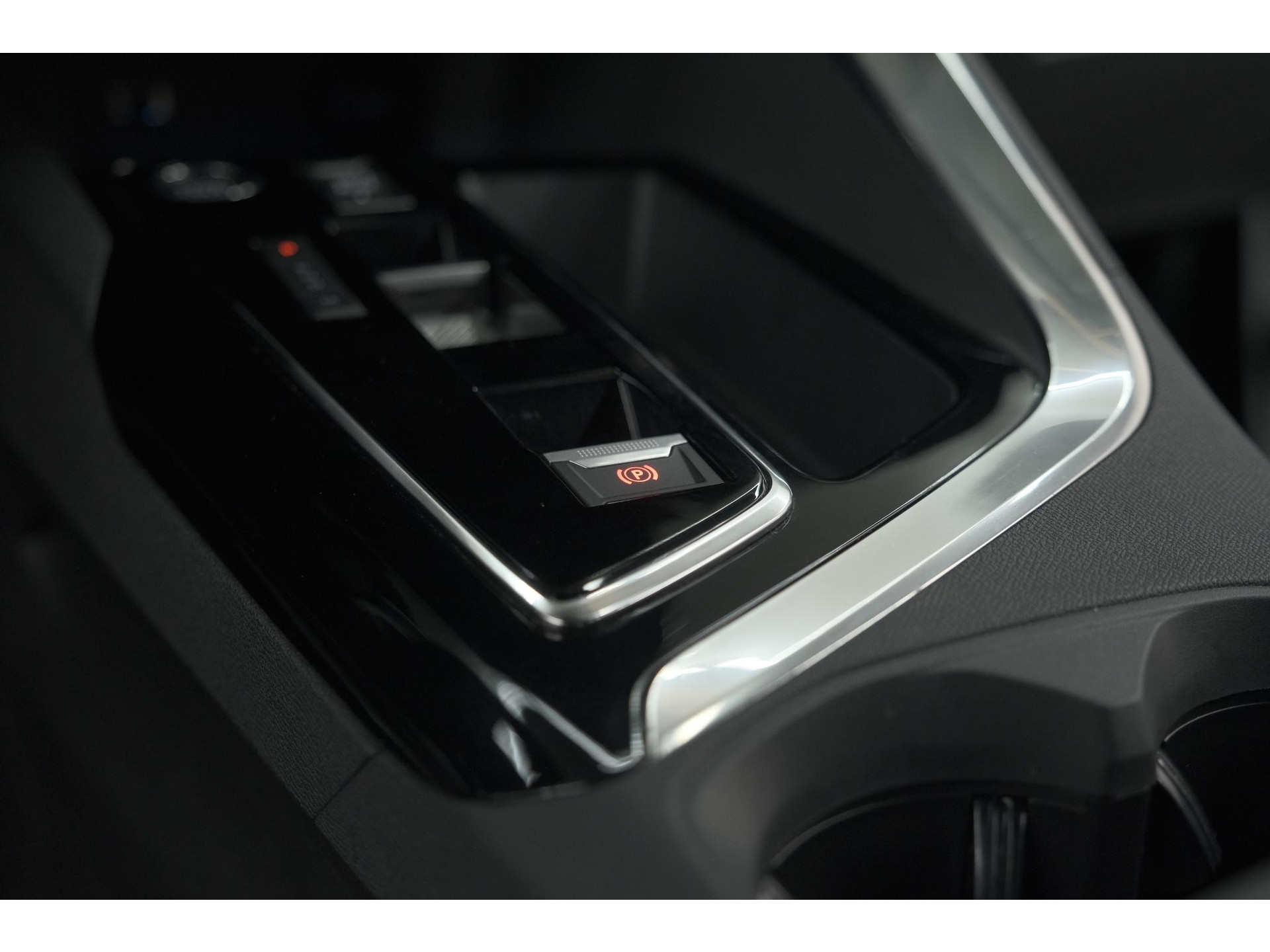 Peugeot 5008 PureTech 130 EAT8 Active Pack Business | 7 Zitplaatsen | Camera | Navigatie | Apple Carplay | Parkeersensoren