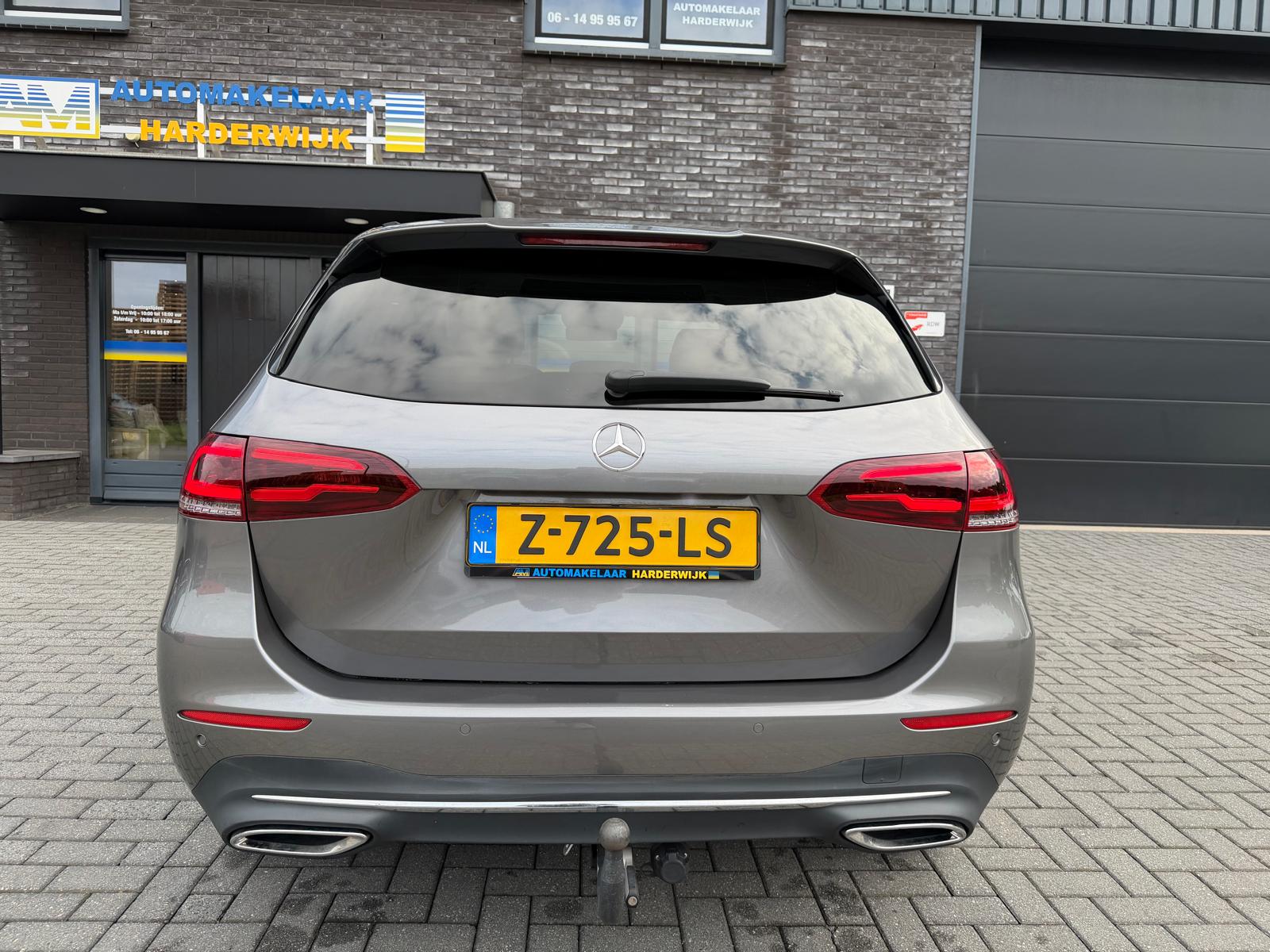 Mercedes-Benz B-klasse 180 Business Solution AMG | 1E EIGENAAR | 3/6/12MND GARANTIE | LEDER | LED | AUTOMAAT | DAB | CARPLAY | CRUISE | CLIMA | STOELVERWM. |