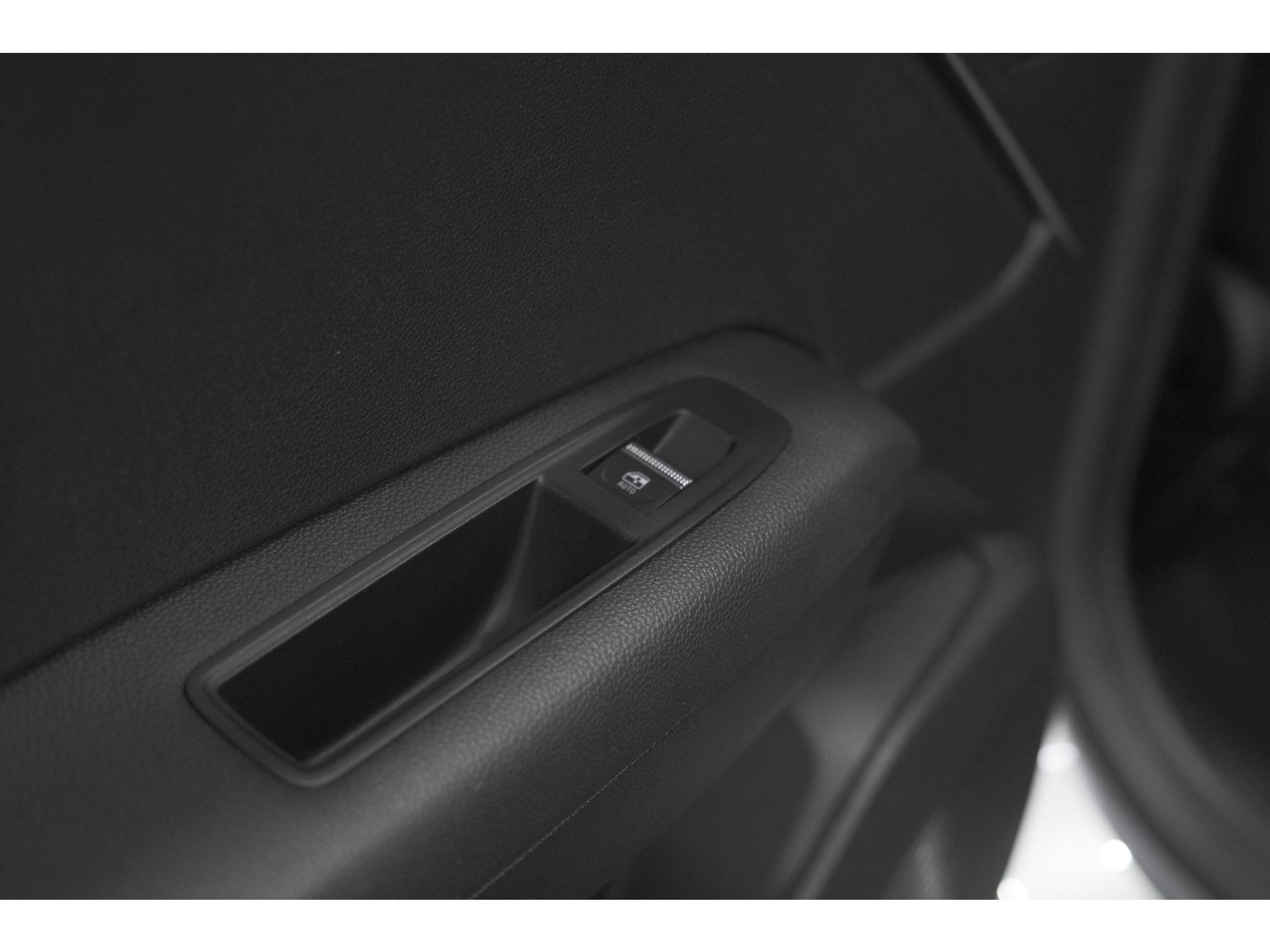 Renault Captur Mild Hybrid 140 EDC Techno | Trekhaak | 360 Camera | 9.3 Inch Grootscherm | Apple Carplay | Parkeersensoren