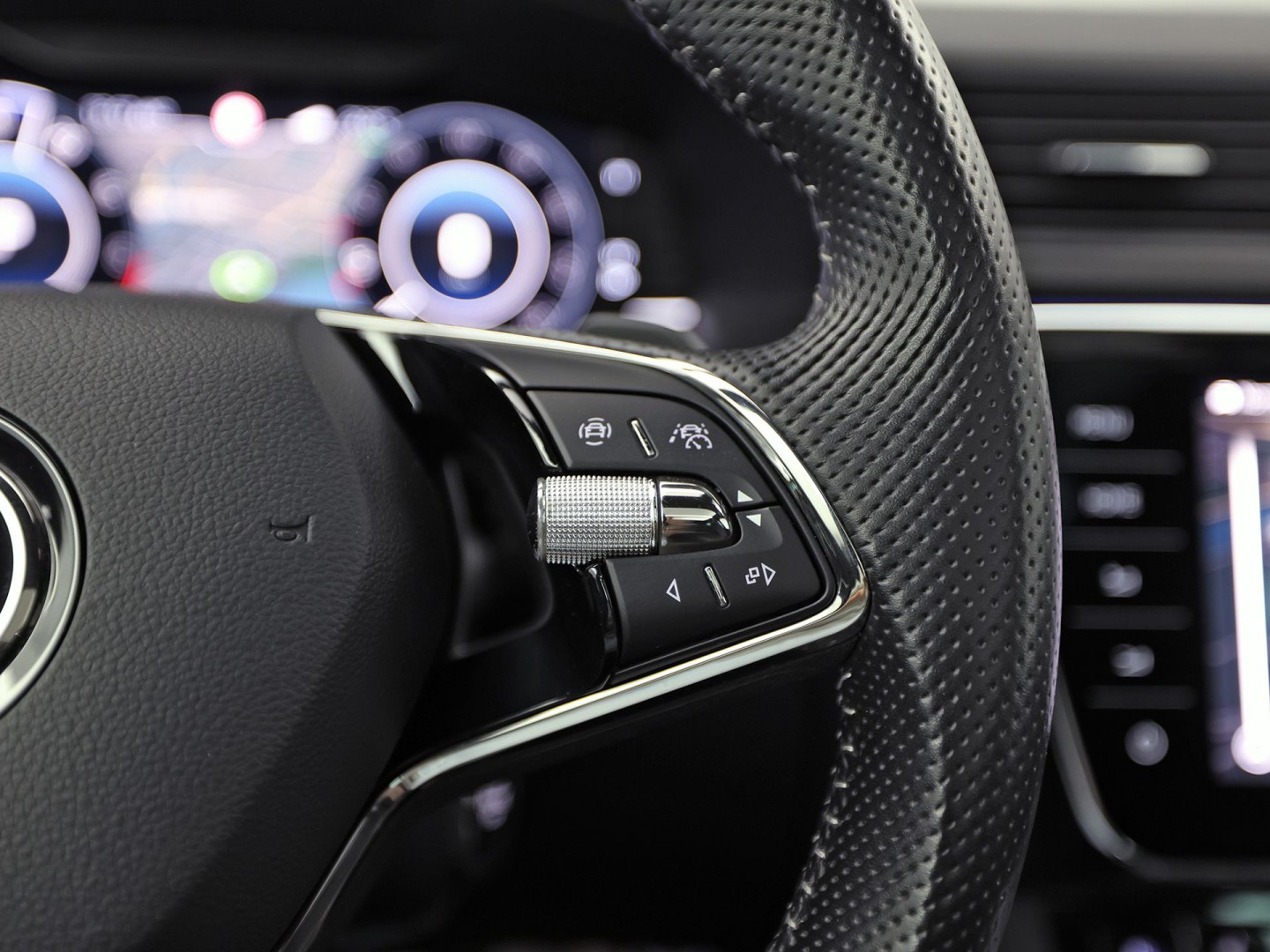 Škoda Superb Combi 1.4 TSI iV Sportline 218Pk Automaat (PANORAMADAK, 360 CAMERA, VIRTUAL COCKPIT, MEMORY SEATS, CANTON AUDIO, STOELVERWARMING, ADAPTIVE CRUISE, SFEERVERLICHTING, APPLE CARPLAY, NIEUWSTAAT)