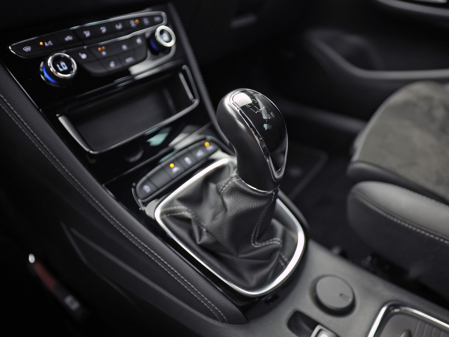 Opel Astra Sports Tourer 1.2 Launch Sport (VIRTUAL COCKPIT, APPLE CARPLAY, GROOT NAVI, CAMERA, STUUR/STOELVERWARMING, SPORTSTOELEN, GETINT GLAS, ADAPTIVE CRUISE, ZWART HEMEL, NIEUWSTAAT)
