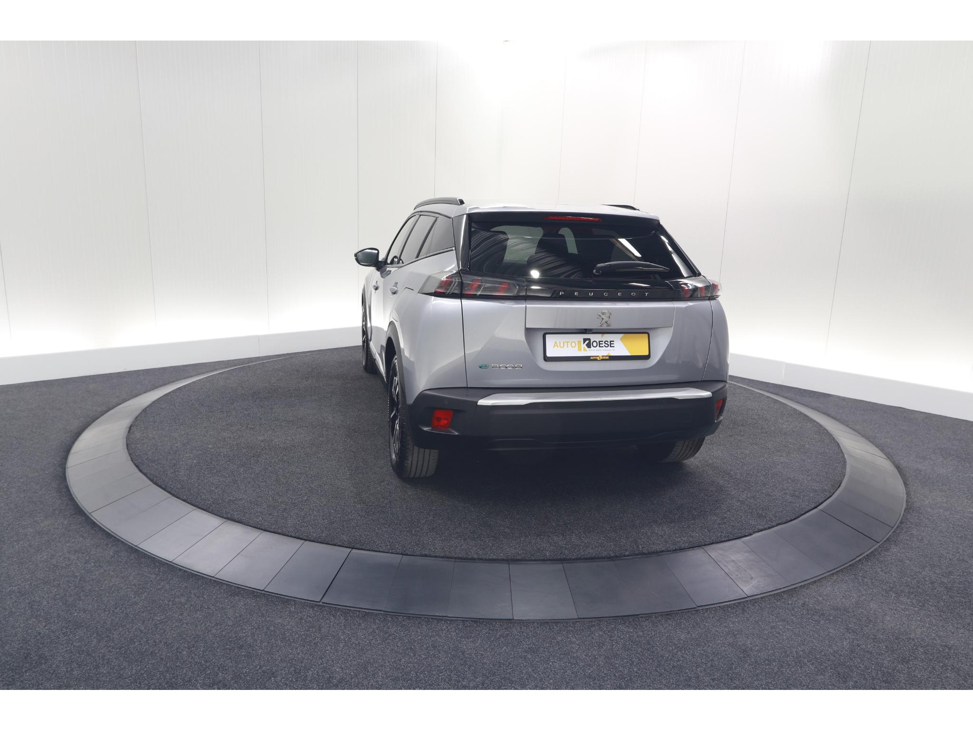 Peugeot e-2008 EV Allure Pack 50 kWh | 3 Fase Laadfunctie | Camera | Navigatie | Parkeersensoren | Apple Carplay