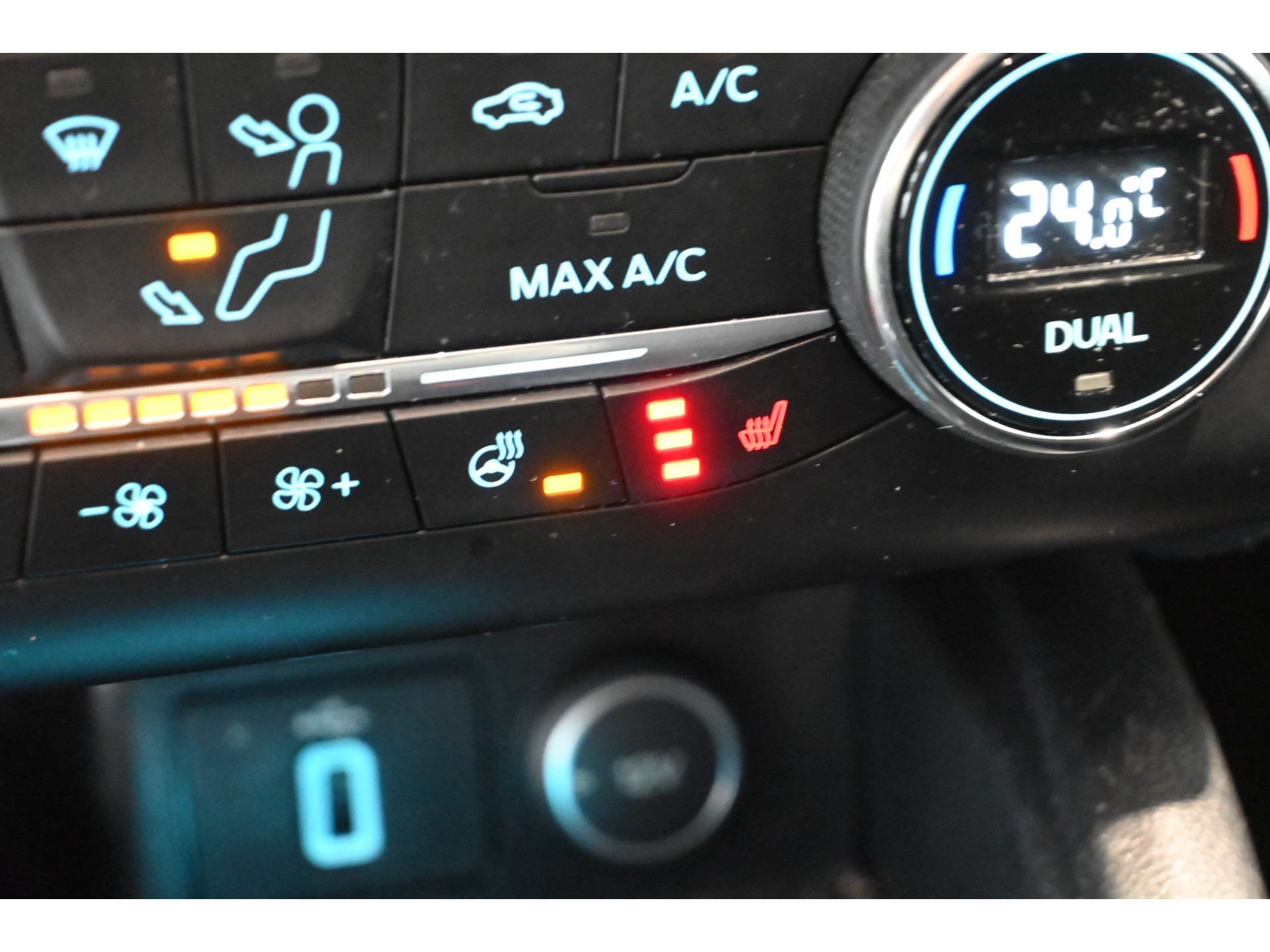 Ford Focus 1.0 EcoBoost Edition Business Lane Assist Adaptieve Cruise Trekhaak Apple Carplay Clima Stoel/Stuur verwarming Inruil Mogelijk!
