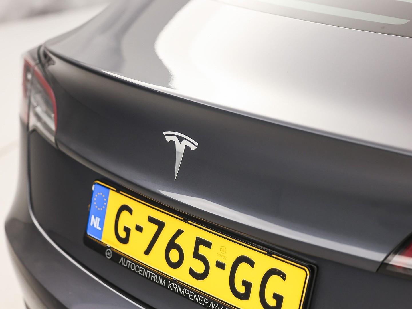 Tesla Model 3 Standard RWD Plus 60 kWh 283Pk Automaat (PANORAMADAK, AUTOPILOT, SOH 85,7%, LEDER, CAMERA, MEMORY SEATS, NAVIGATIE, NIEUWSTAAT)