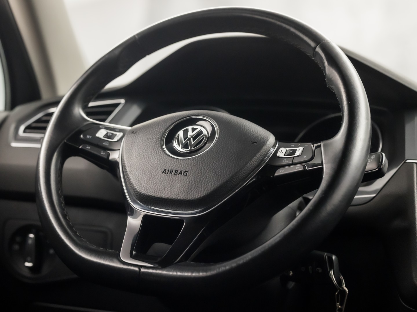 Volkswagen Tiguan Allspace 1.4 TSI Sportline 7 Persoons 150Pk Automaat (APPLE CARPLAY, GROOT NAVI, CLIMATE, GETINT GLAS, SPORTSTOELEN, PARKEERSENSOREN, ADAPTIVE CRUISE, NIEUWSTAAT)