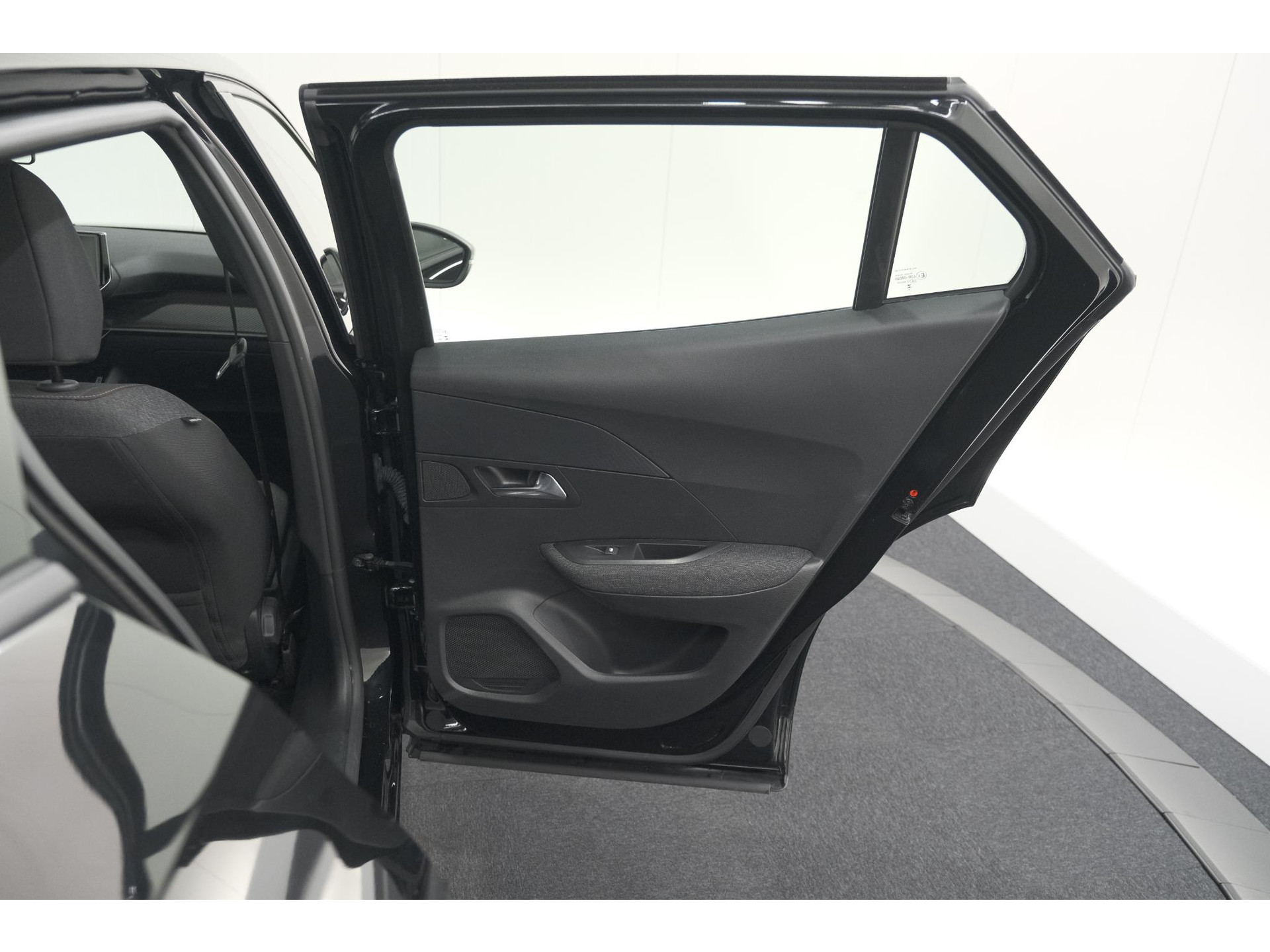 Peugeot 2008 1.2 Hybrid 136 Style | Apple Carplay | Parkeersensoren | Climate control