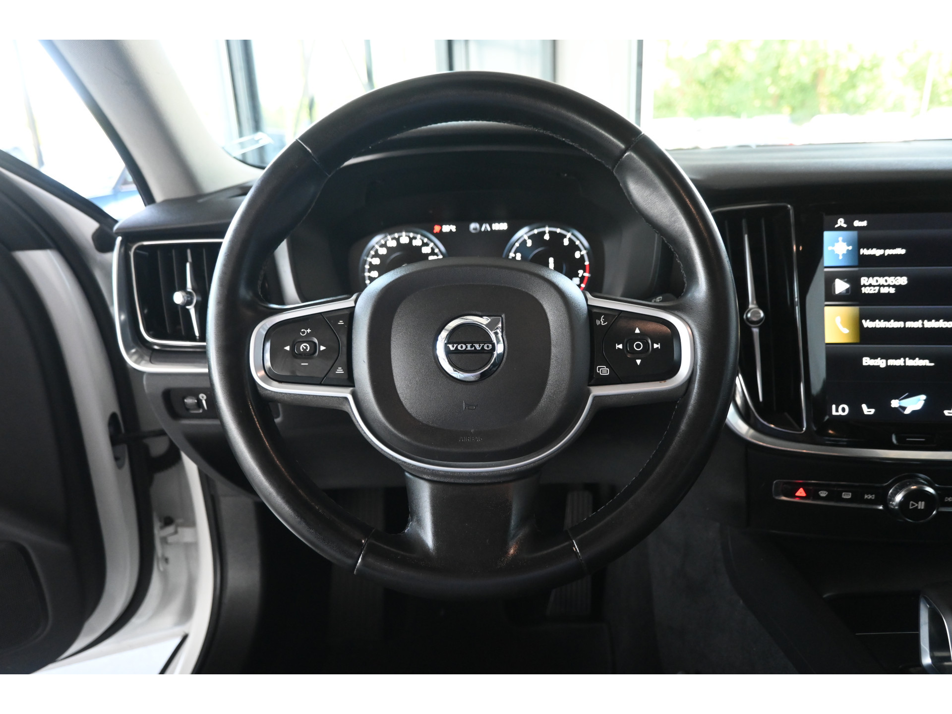Volvo V60 2.0 B3 Momentum Advantage Automaat Navigatie Stuur/Stoelverwarming Inruil Mogelijk!